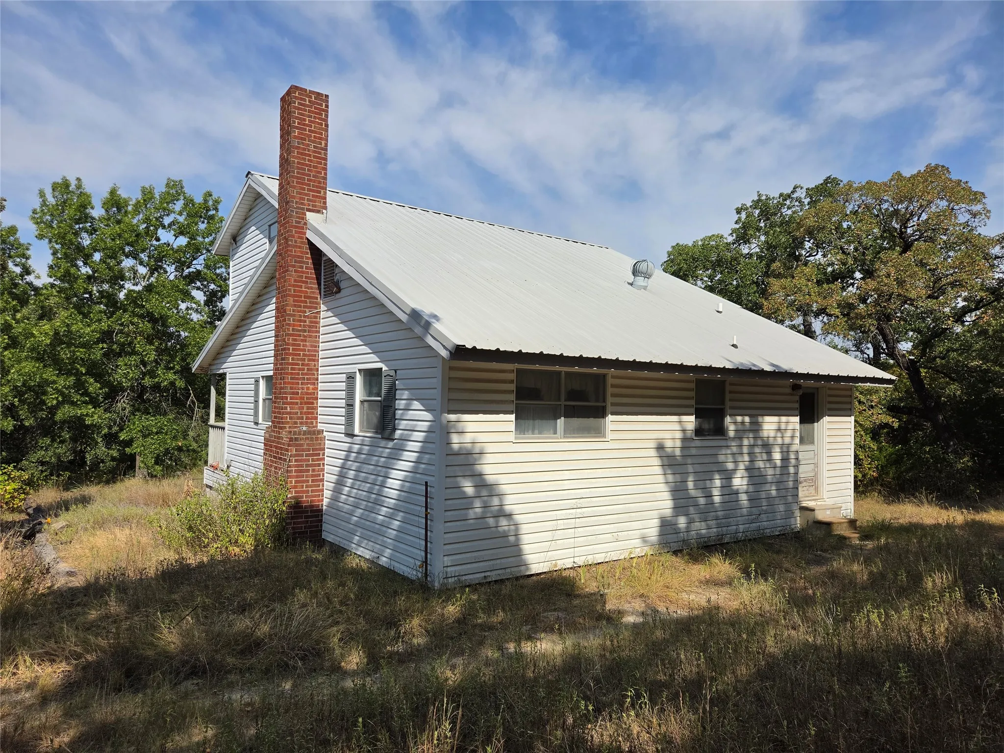 Single Family Residence For Sale in Montague County , 151 Michael Lane, St Jo, Texas 76265, 3 Bedroom, 2 Bathroom, 1 Garage spaces, 1,275 Sqft, built in 1987, mls#21369557, Real Estate Agent in St Jo, Homes For Sale in Montague county, Homes For Sale in St Jo, Realtor in St Jo Texas, Real Estate Brokerage Independent Realty Texas, Luminita Cordes Realtor