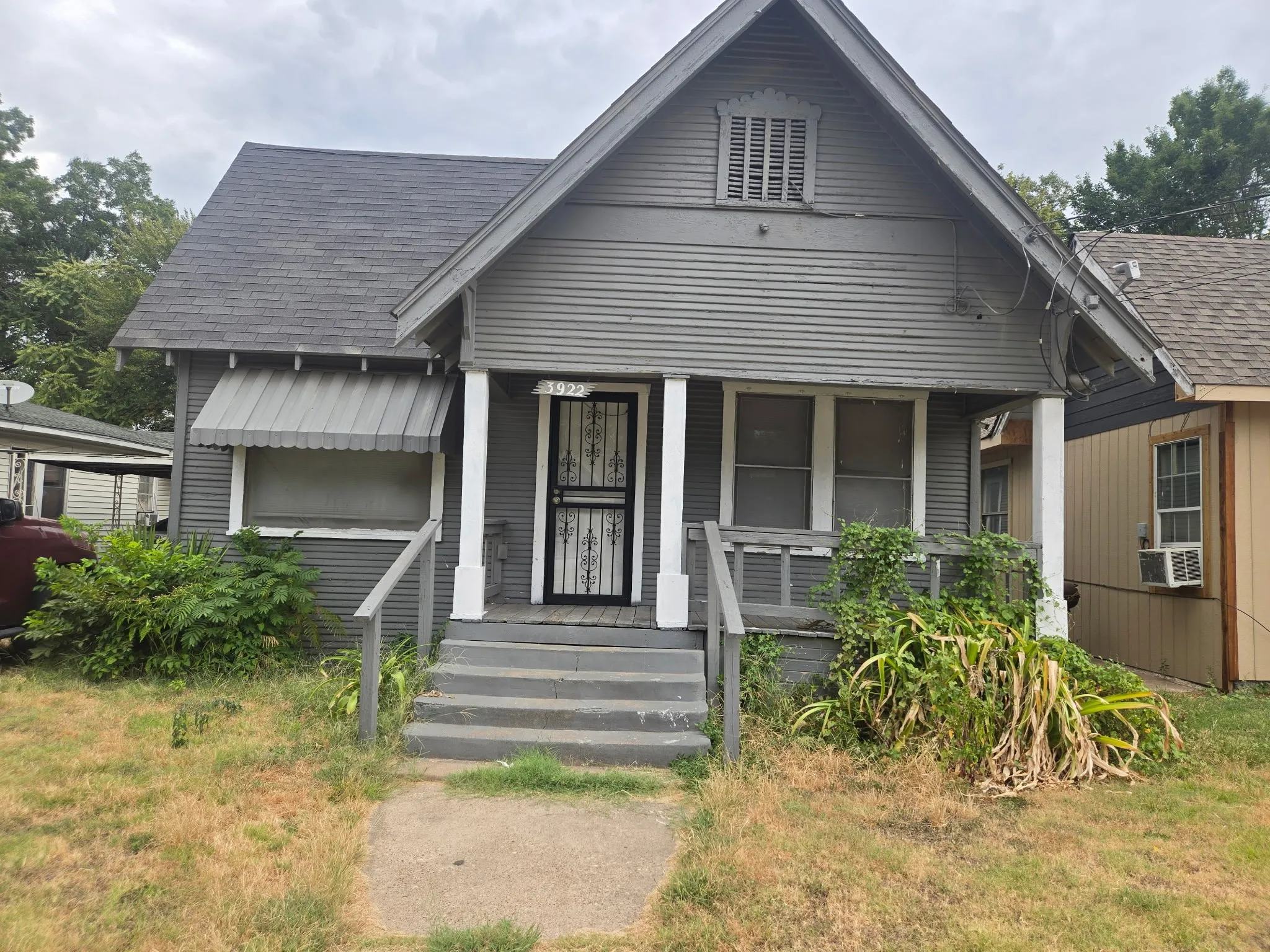 Single Family Residence For Rent in Dallas County , 3922 Wilder Street, Dallas, Texas 75215, 3 Bedroom, 2 Bathroom, Garage spaces, 1,175 Sqft, built in 1928, mls#21374503, Real Estate Agent in Dallas, Homes For Rent in Dallas county, Homes For Rent in Dallas, Realtor in Dallas Texas, Real Estate Brokerage Independent Realty Texas, Luminita Cordes Realtor