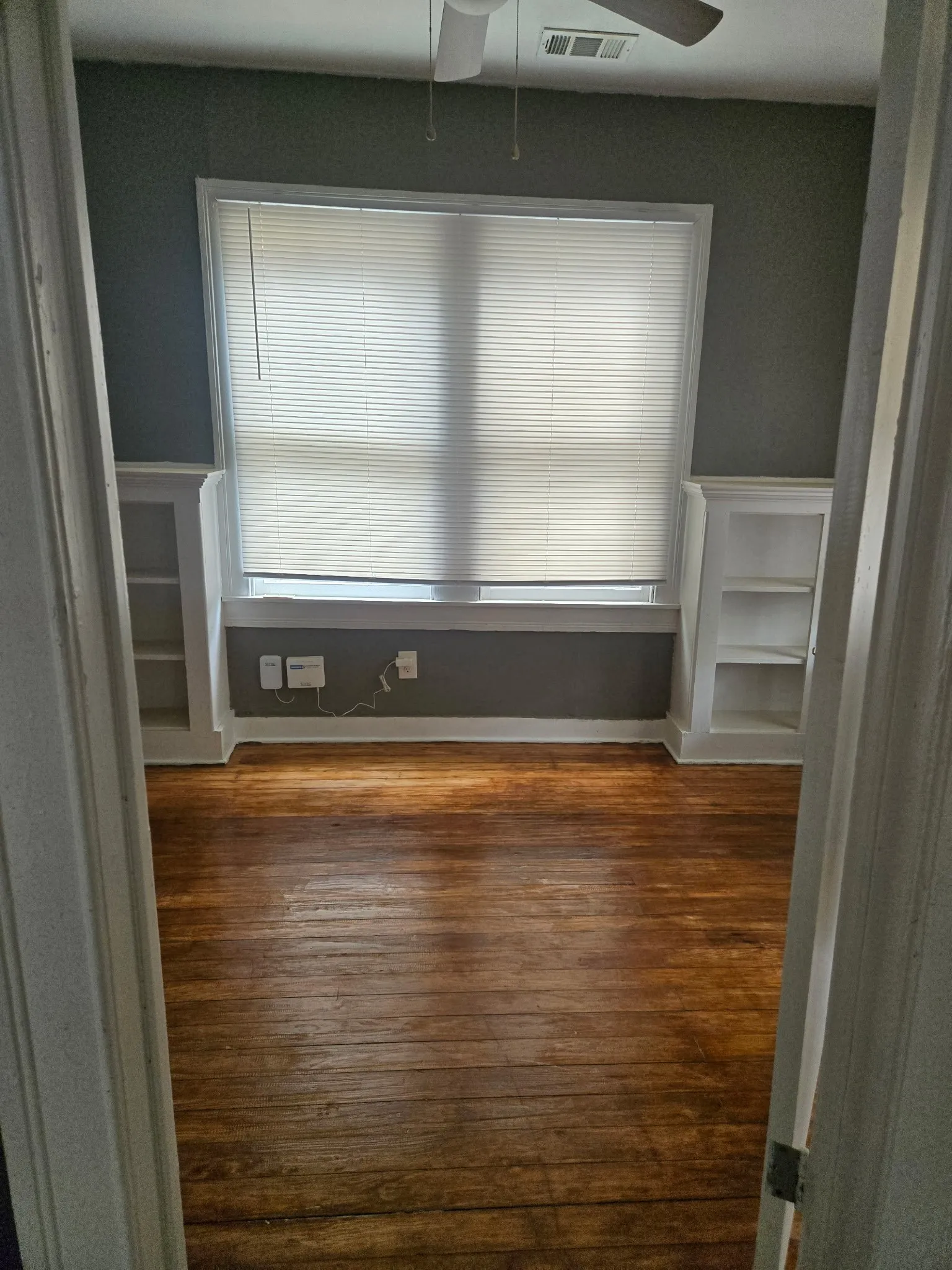 Single Family Residence For Rent in Dallas County , 3922 Wilder Street, Dallas, Texas 75215, 3 Bedroom, 2 Bathroom, Garage spaces, 1,175 Sqft, built in 1928, mls#21374503, Real Estate Agent in Dallas, Homes For Rent in Dallas county, Homes For Rent in Dallas, Realtor in Dallas Texas, Real Estate Brokerage Independent Realty Texas, Luminita Cordes Realtor