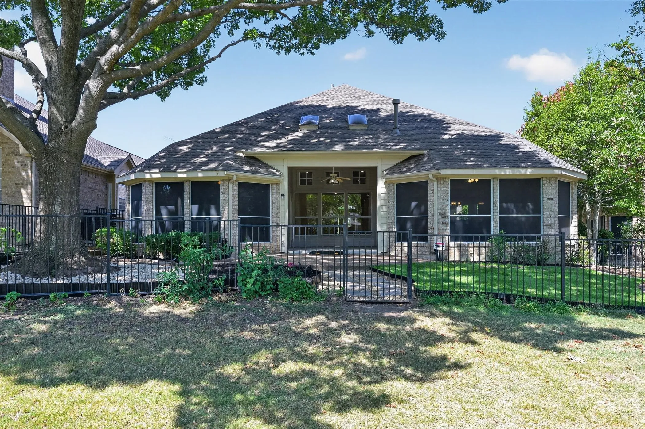 Single Family Residence For Rent in Collin County , 2937 Sunset Ridge, Mc Kinney, Texas 75072, 4 Bedroom, 3 Bathroom, 2 Garage spaces, 2,787 Sqft, built in 1996, mls#21374509, Real Estate Agent in Mc Kinney, Homes For Rent in Collin county, Homes For Rent in Mc Kinney, Realtor in Mc Kinney Texas, Real Estate Brokerage Independent Realty Texas, Luminita Cordes Realtor