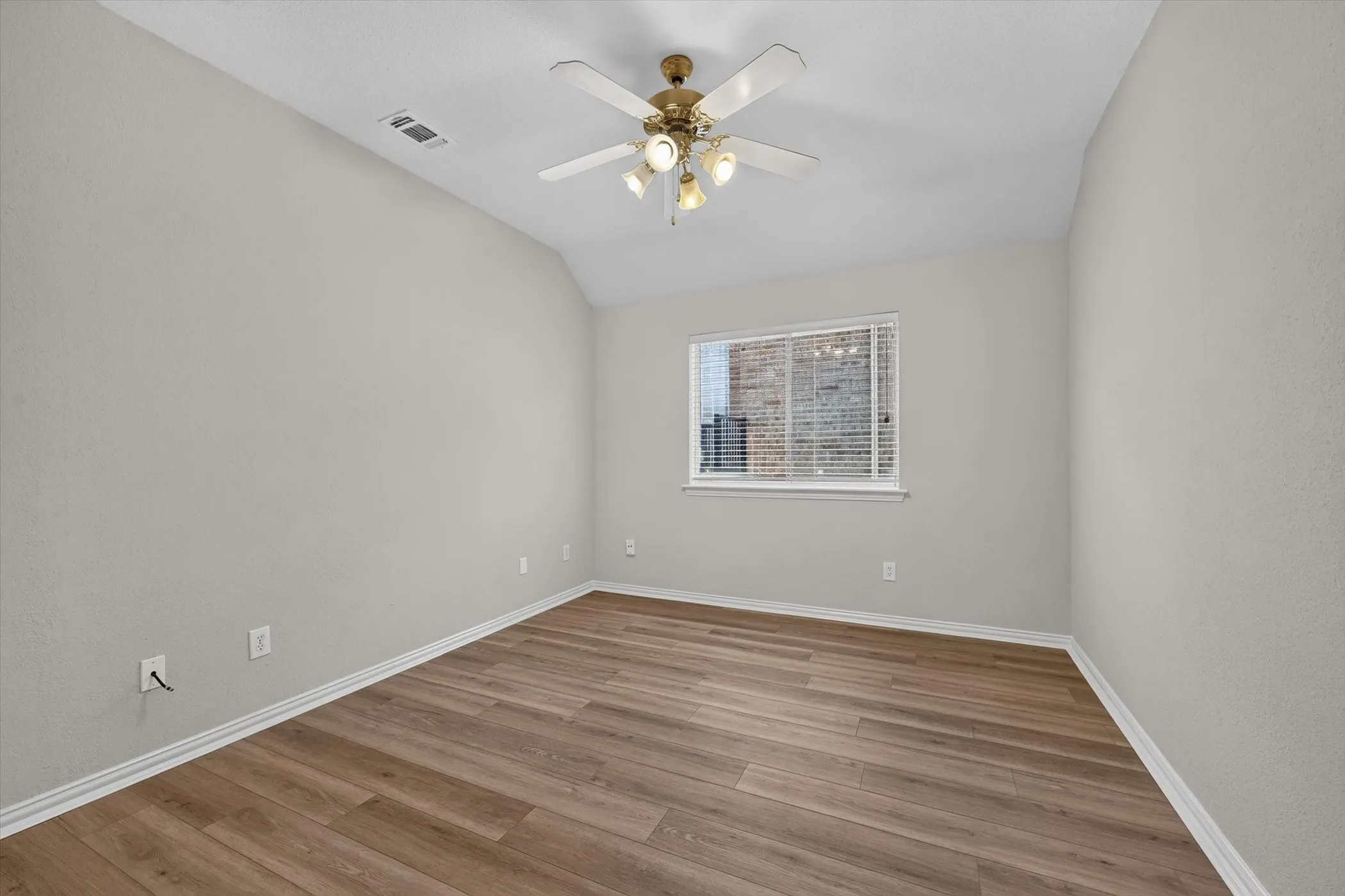 Single Family Residence For Rent in Collin County , 2937 Sunset Ridge, Mc Kinney, Texas 75072, 4 Bedroom, 3 Bathroom, 2 Garage spaces, 2,787 Sqft, built in 1996, mls#21374509, Real Estate Agent in Mc Kinney, Homes For Rent in Collin county, Homes For Rent in Mc Kinney, Realtor in Mc Kinney Texas, Real Estate Brokerage Independent Realty Texas, Luminita Cordes Realtor