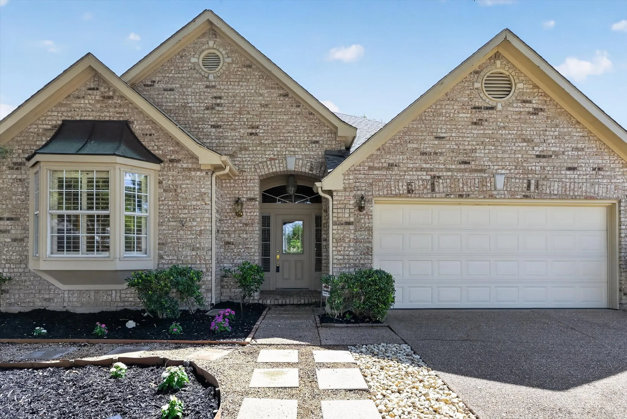 Single Family Residence For Rent in Collin County , 2937 Sunset Ridge, Mc Kinney, Texas 75072, 4 Bedroom, 3 Bathroom, 2 Garage spaces, 2,787 Sqft, built in 1996, mls#21374509, Real Estate Agent in Mc Kinney, Homes For Rent in Collin county, Homes For Rent in Mc Kinney, Realtor in Mc Kinney Texas, Real Estate Brokerage Independent Realty Texas, Luminita Cordes Realtor