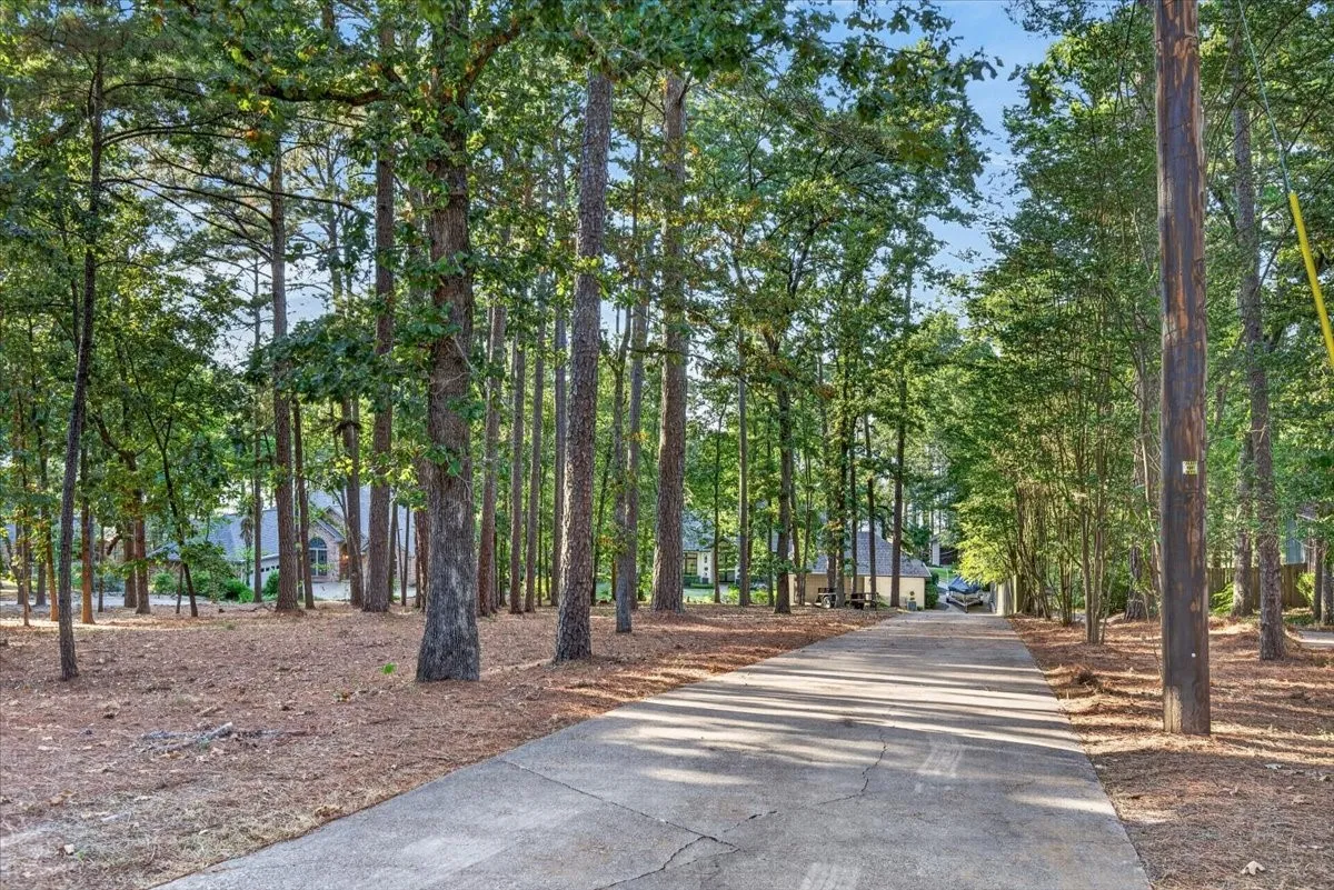 Single Family Residence For Sale in Smith County , 15740 Timberhill Drive, Flint, Texas 75762, 4 Bedroom, 3 Bathroom, 2 Garage spaces, 2,656 Sqft, built in 1992, mls#21374411, Real Estate Agent in Flint, Homes For Sale in Smith county, Homes For Sale in Flint, Realtor in Flint Texas, Real Estate Brokerage Independent Realty Texas, Luminita Cordes Realtor