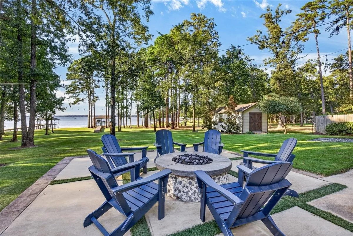 Single Family Residence For Sale in Smith County , 15740 Timberhill Drive, Flint, Texas 75762, 4 Bedroom, 3 Bathroom, 2 Garage spaces, 2,656 Sqft, built in 1992, mls#21374411, Real Estate Agent in Flint, Homes For Sale in Smith county, Homes For Sale in Flint, Realtor in Flint Texas, Real Estate Brokerage Independent Realty Texas, Luminita Cordes Realtor