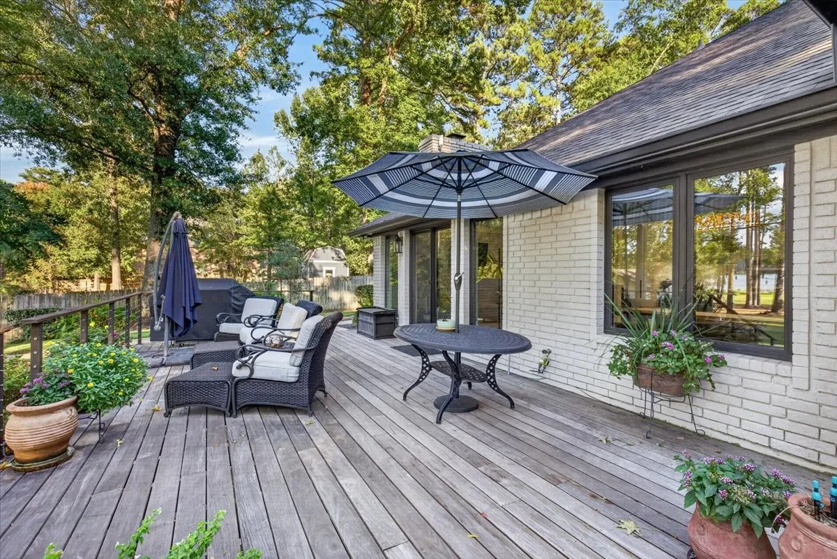 Single Family Residence For Sale in Smith County , 15740 Timberhill Drive, Flint, Texas 75762, 4 Bedroom, 3 Bathroom, 2 Garage spaces, 2,656 Sqft, built in 1992, mls#21374411, Real Estate Agent in Flint, Homes For Sale in Smith county, Homes For Sale in Flint, Realtor in Flint Texas, Real Estate Brokerage Independent Realty Texas, Luminita Cordes Realtor