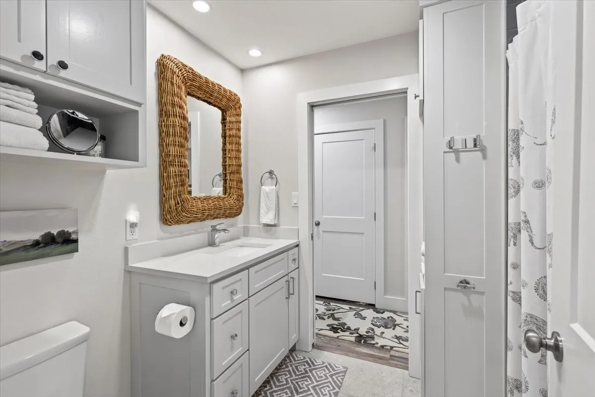 Single Family Residence For Sale in Smith County , 15740 Timberhill Drive, Flint, Texas 75762, 4 Bedroom, 3 Bathroom, 2 Garage spaces, 2,656 Sqft, built in 1992, mls#21374411, Real Estate Agent in Flint, Homes For Sale in Smith county, Homes For Sale in Flint, Realtor in Flint Texas, Real Estate Brokerage Independent Realty Texas, Luminita Cordes Realtor