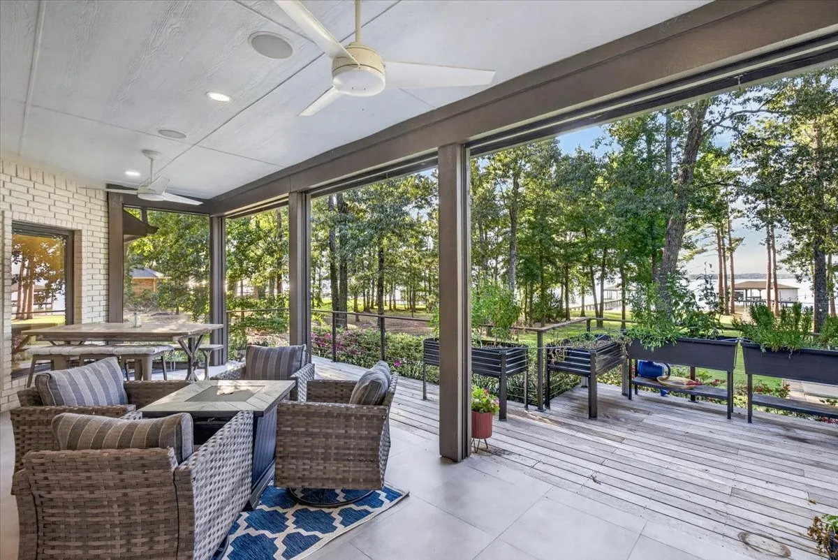 Single Family Residence For Sale in Smith County , 15740 Timberhill Drive, Flint, Texas 75762, 4 Bedroom, 3 Bathroom, 2 Garage spaces, 2,656 Sqft, built in 1992, mls#21374411, Real Estate Agent in Flint, Homes For Sale in Smith county, Homes For Sale in Flint, Realtor in Flint Texas, Real Estate Brokerage Independent Realty Texas, Luminita Cordes Realtor