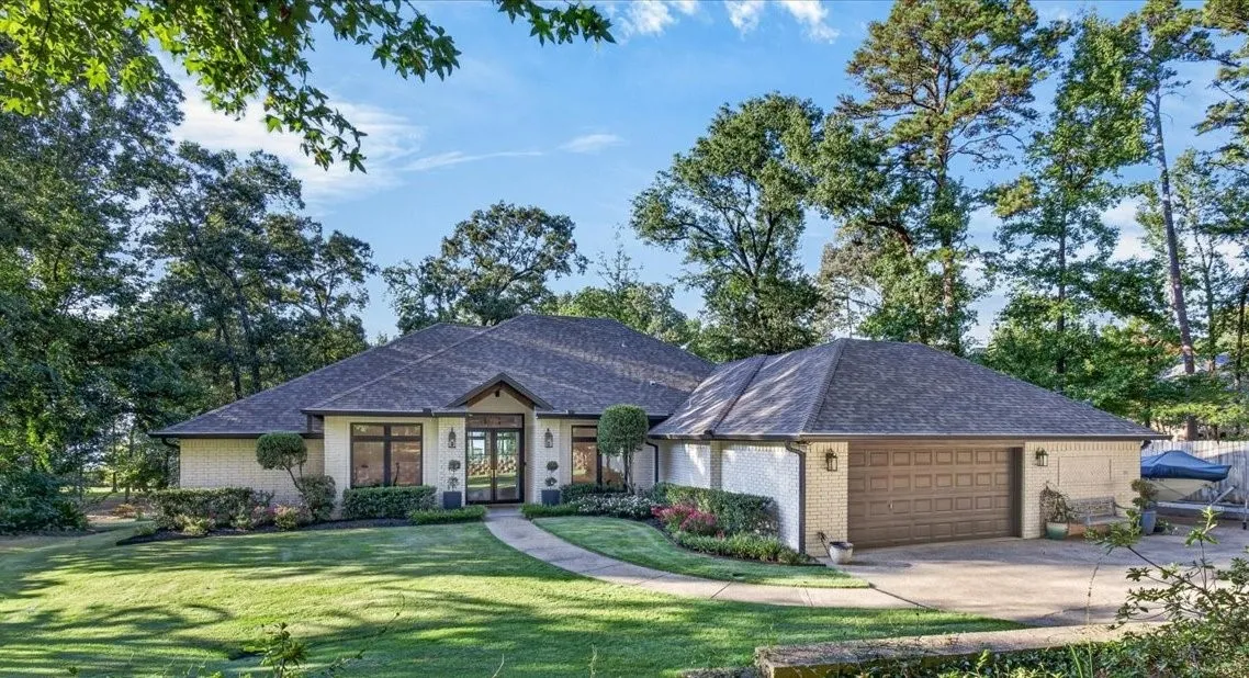 Single Family Residence For Sale in Smith County , 15740 Timberhill Drive, Flint, Texas 75762, 4 Bedroom, 3 Bathroom, 2 Garage spaces, 2,656 Sqft, built in 1992, mls#21374411, Real Estate Agent in Flint, Homes For Sale in Smith county, Homes For Sale in Flint, Realtor in Flint Texas, Real Estate Brokerage Independent Realty Texas, Luminita Cordes Realtor