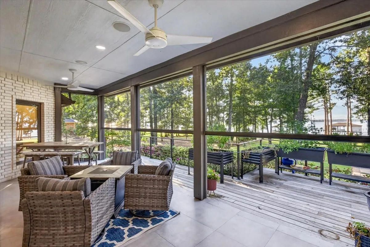 Single Family Residence For Sale in Smith County , 15740 Timberhill Drive, Flint, Texas 75762, 4 Bedroom, 3 Bathroom, 2 Garage spaces, 2,656 Sqft, built in 1992, mls#21374411, Real Estate Agent in Flint, Homes For Sale in Smith county, Homes For Sale in Flint, Realtor in Flint Texas, Real Estate Brokerage Independent Realty Texas, Luminita Cordes Realtor