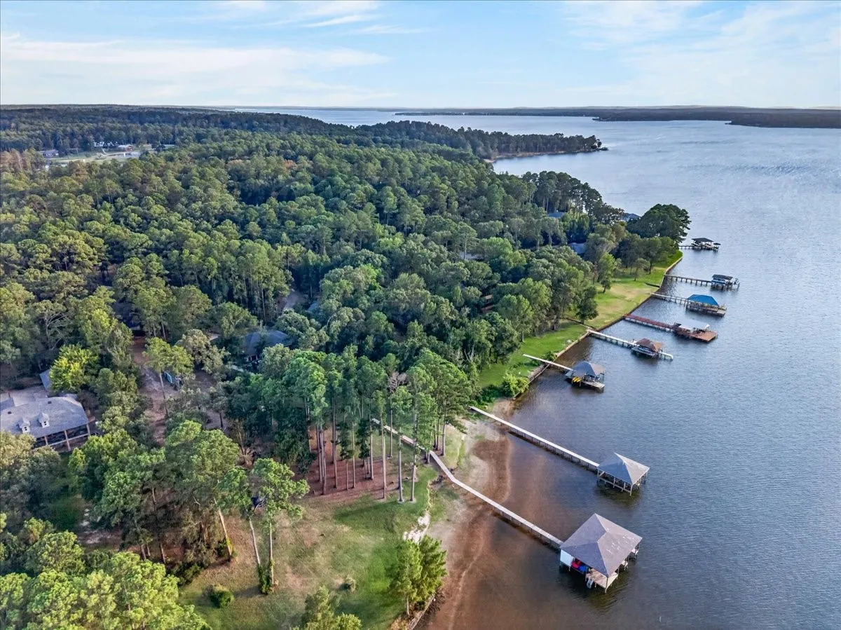 Single Family Residence For Sale in Smith County , 15740 Timberhill Drive, Flint, Texas 75762, 4 Bedroom, 3 Bathroom, 2 Garage spaces, 2,656 Sqft, built in 1992, mls#21374411, Real Estate Agent in Flint, Homes For Sale in Smith county, Homes For Sale in Flint, Realtor in Flint Texas, Real Estate Brokerage Independent Realty Texas, Luminita Cordes Realtor