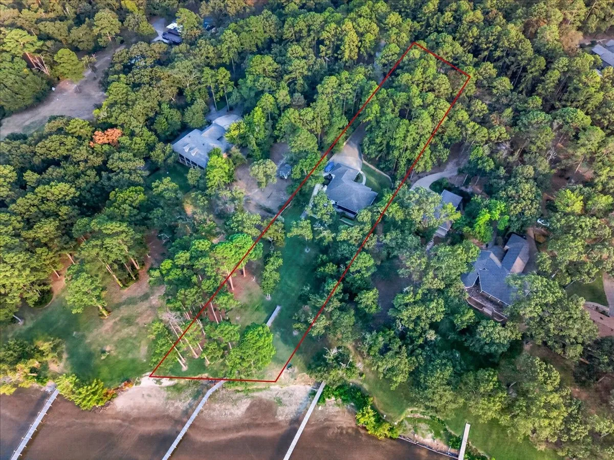 Single Family Residence For Sale in Smith County , 15740 Timberhill Drive, Flint, Texas 75762, 4 Bedroom, 3 Bathroom, 2 Garage spaces, 2,656 Sqft, built in 1992, mls#21374411, Real Estate Agent in Flint, Homes For Sale in Smith county, Homes For Sale in Flint, Realtor in Flint Texas, Real Estate Brokerage Independent Realty Texas, Luminita Cordes Realtor