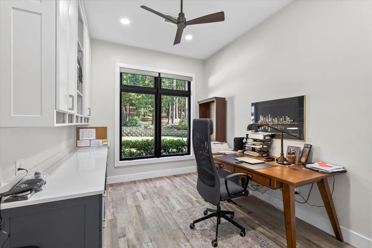 Single Family Residence For Sale in Smith County , 15740 Timberhill Drive, Flint, Texas 75762, 4 Bedroom, 3 Bathroom, 2 Garage spaces, 2,656 Sqft, built in 1992, mls#21374411, Real Estate Agent in Flint, Homes For Sale in Smith county, Homes For Sale in Flint, Realtor in Flint Texas, Real Estate Brokerage Independent Realty Texas, Luminita Cordes Realtor