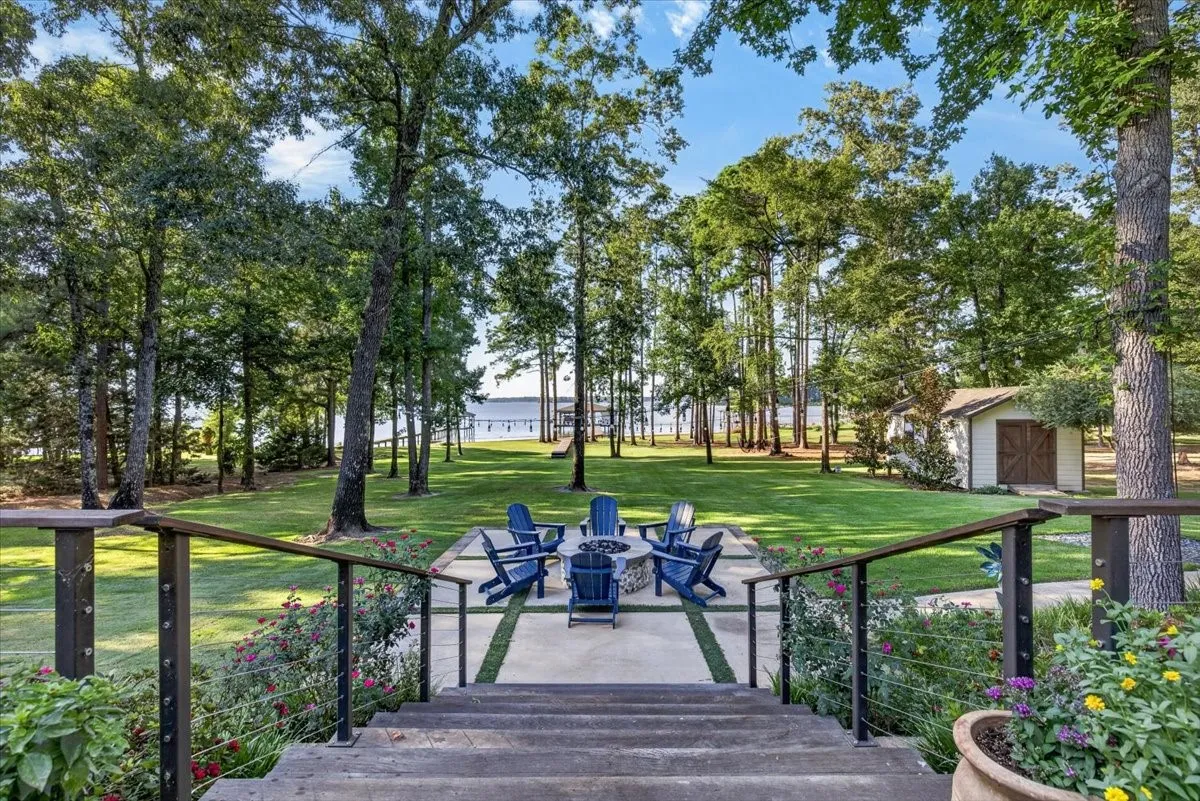 Single Family Residence For Sale in Smith County , 15740 Timberhill Drive, Flint, Texas 75762, 4 Bedroom, 3 Bathroom, 2 Garage spaces, 2,656 Sqft, built in 1992, mls#21374411, Real Estate Agent in Flint, Homes For Sale in Smith county, Homes For Sale in Flint, Realtor in Flint Texas, Real Estate Brokerage Independent Realty Texas, Luminita Cordes Realtor