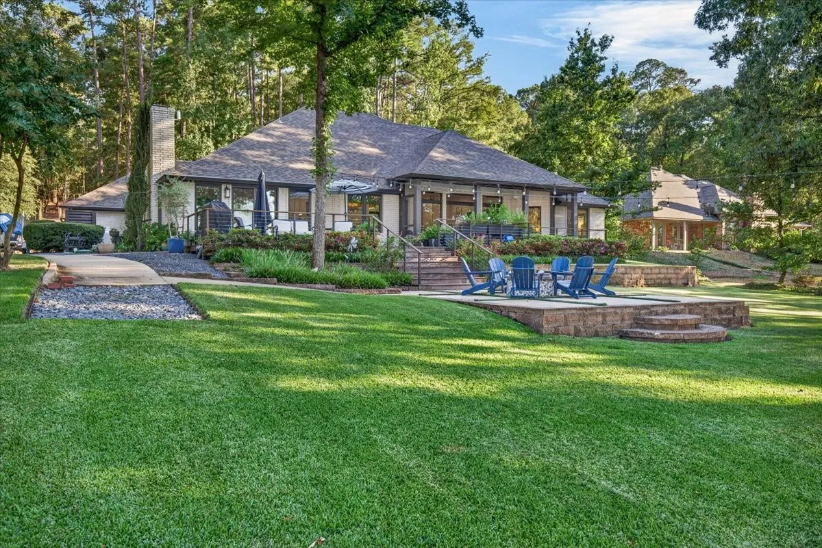 Single Family Residence For Sale in Smith County , 15740 Timberhill Drive, Flint, Texas 75762, 4 Bedroom, 3 Bathroom, 2 Garage spaces, 2,656 Sqft, built in 1992, mls#21374411, Real Estate Agent in Flint, Homes For Sale in Smith county, Homes For Sale in Flint, Realtor in Flint Texas, Real Estate Brokerage Independent Realty Texas, Luminita Cordes Realtor