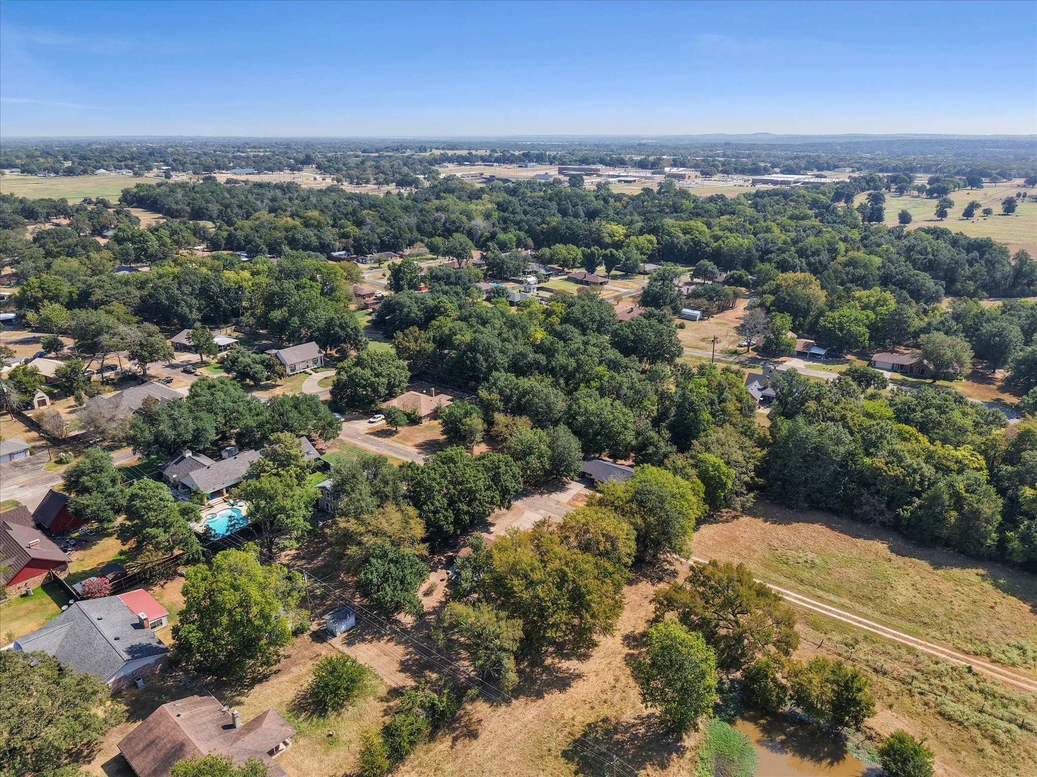 Single Family Residence For Sale in Freestone County , 825 Southwood, Fairfield, Texas 75840, 4 Bedroom, 2 Bathroom, Garage spaces, 1,400 Sqft, built in 1987, mls#21367193, Real Estate Agent in Fairfield, Homes For Sale in Freestone county, Homes For Sale in Fairfield, Realtor in Fairfield Texas, Real Estate Brokerage Independent Realty Texas, Luminita Cordes Realtor