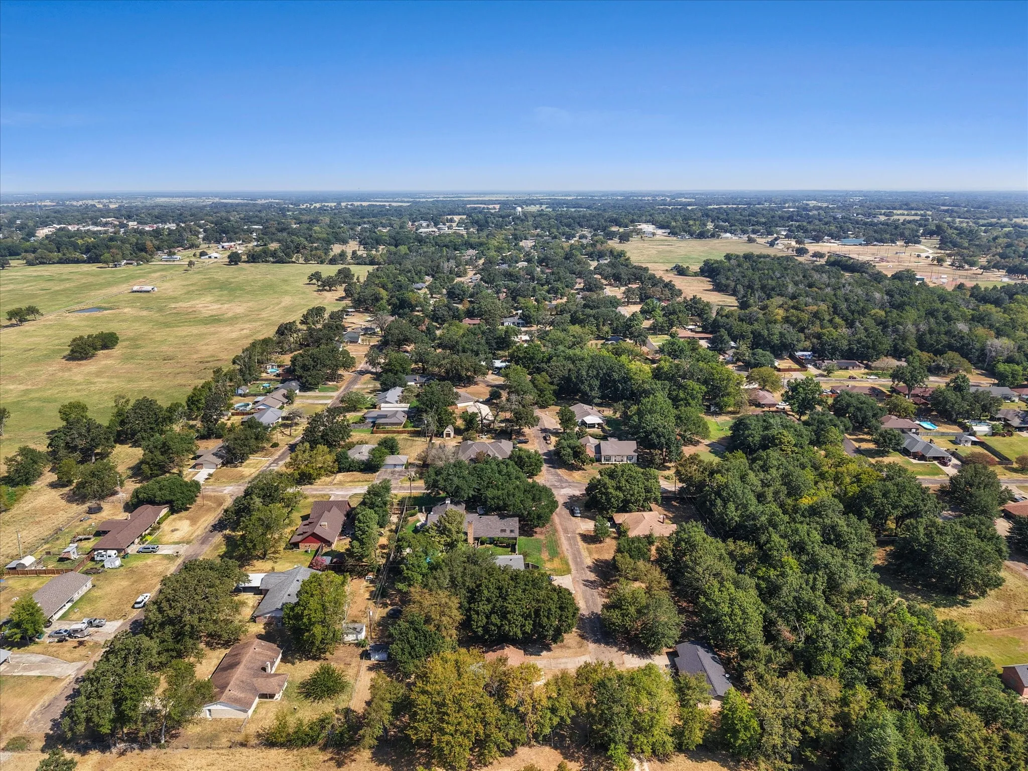 Single Family Residence For Sale in Freestone County , 825 Southwood, Fairfield, Texas 75840, 4 Bedroom, 2 Bathroom, Garage spaces, 1,400 Sqft, built in 1987, mls#21367193, Real Estate Agent in Fairfield, Homes For Sale in Freestone county, Homes For Sale in Fairfield, Realtor in Fairfield Texas, Real Estate Brokerage Independent Realty Texas, Luminita Cordes Realtor