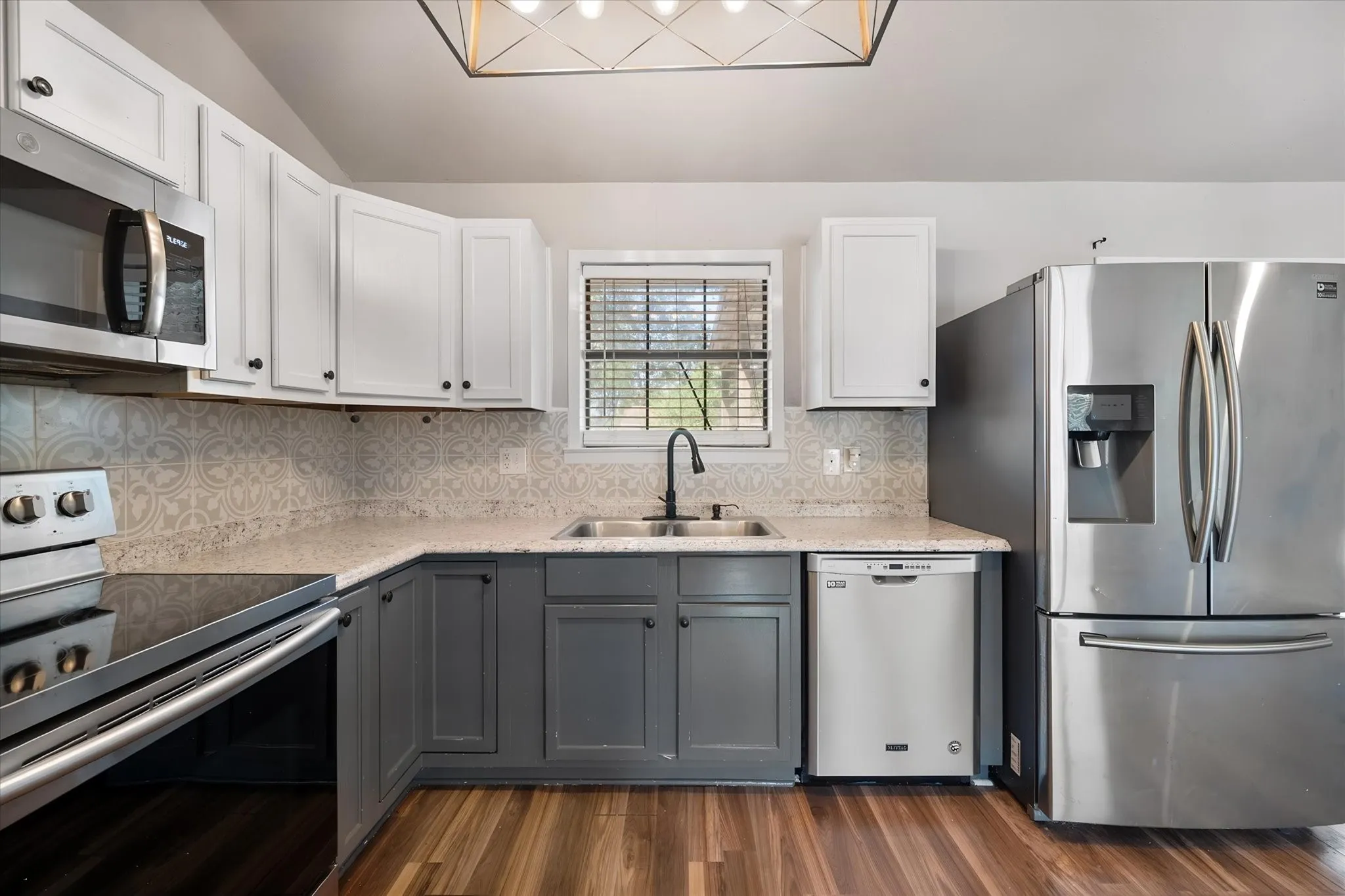 Single Family Residence For Sale in Freestone County , 825 Southwood, Fairfield, Texas 75840, 4 Bedroom, 2 Bathroom, Garage spaces, 1,400 Sqft, built in 1987, mls#21367193, Real Estate Agent in Fairfield, Homes For Sale in Freestone county, Homes For Sale in Fairfield, Realtor in Fairfield Texas, Real Estate Brokerage Independent Realty Texas, Luminita Cordes Realtor