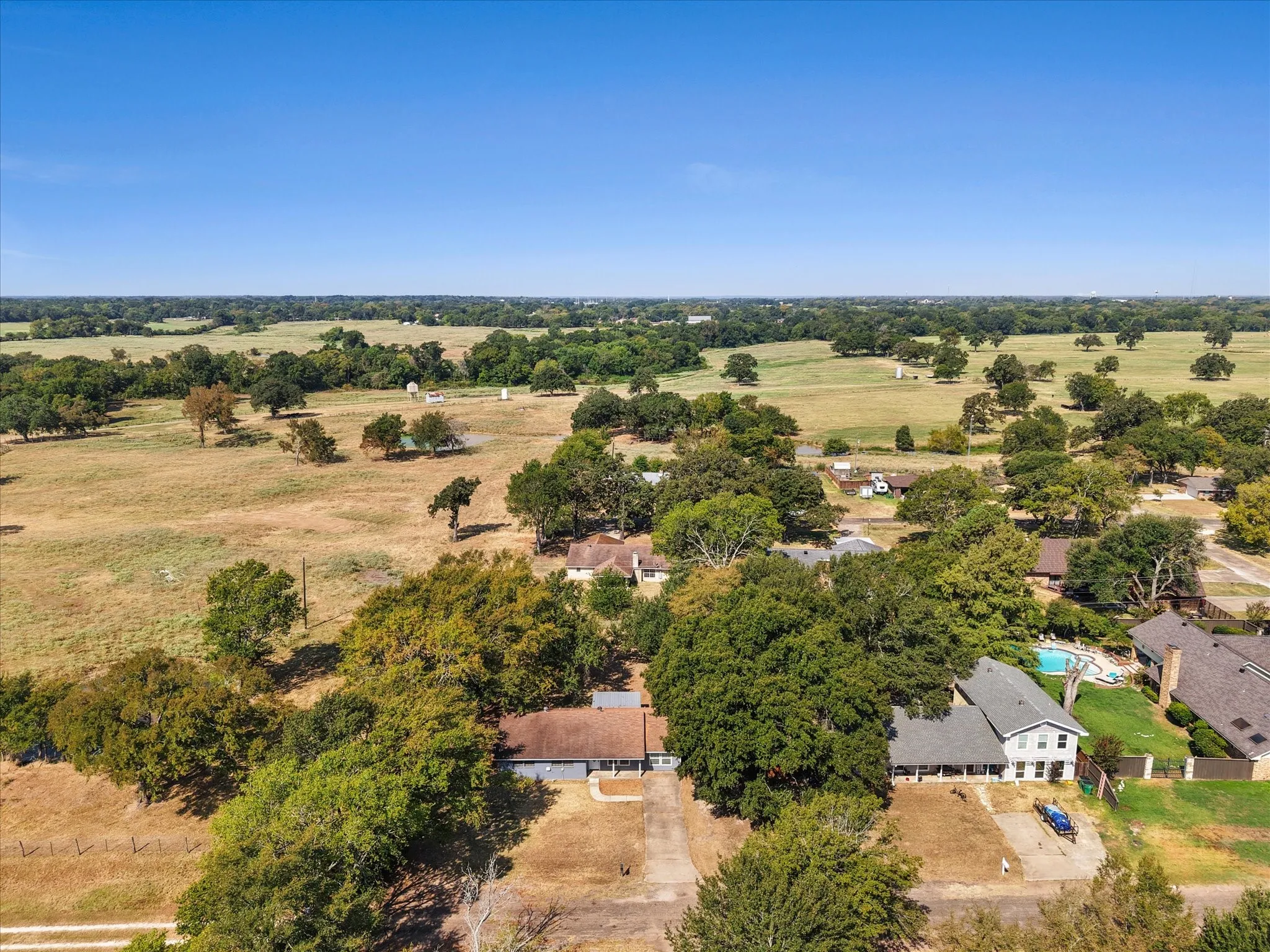 Single Family Residence For Sale in Freestone County , 825 Southwood, Fairfield, Texas 75840, 4 Bedroom, 2 Bathroom, Garage spaces, 1,400 Sqft, built in 1987, mls#21367193, Real Estate Agent in Fairfield, Homes For Sale in Freestone county, Homes For Sale in Fairfield, Realtor in Fairfield Texas, Real Estate Brokerage Independent Realty Texas, Luminita Cordes Realtor