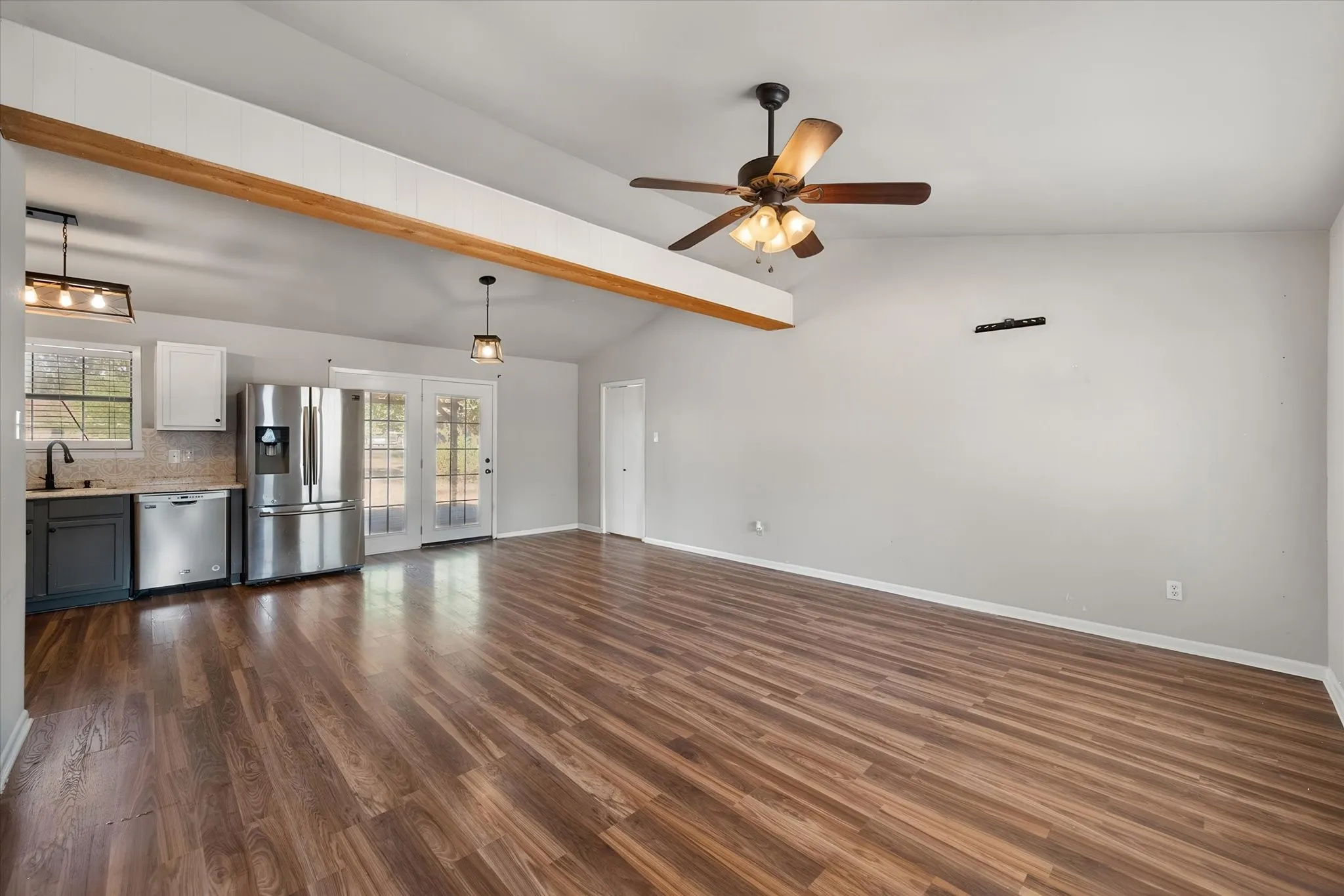 Single Family Residence For Sale in Freestone County , 825 Southwood, Fairfield, Texas 75840, 4 Bedroom, 2 Bathroom, Garage spaces, 1,400 Sqft, built in 1987, mls#21367193, Real Estate Agent in Fairfield, Homes For Sale in Freestone county, Homes For Sale in Fairfield, Realtor in Fairfield Texas, Real Estate Brokerage Independent Realty Texas, Luminita Cordes Realtor