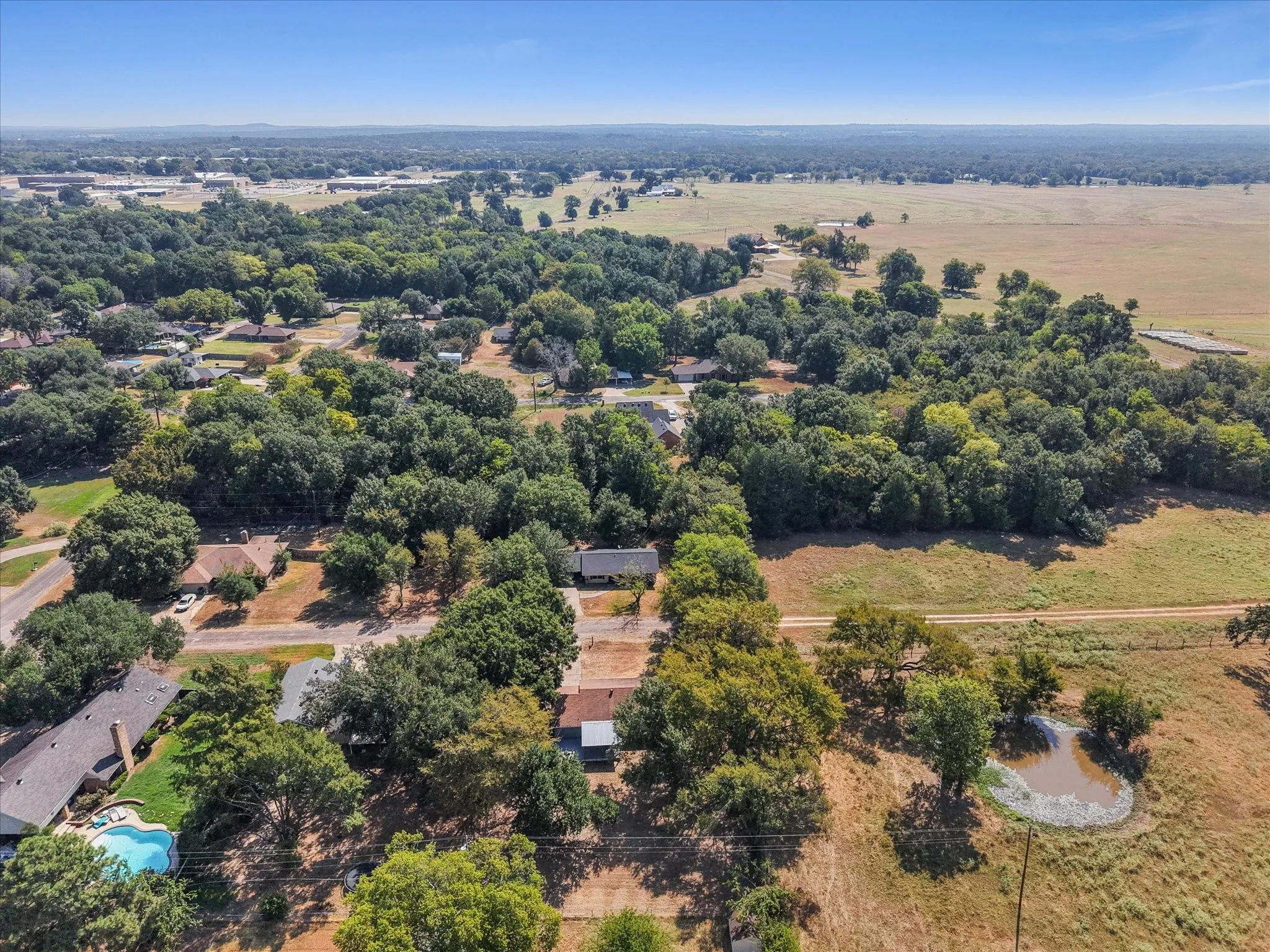 Single Family Residence For Sale in Freestone County , 825 Southwood, Fairfield, Texas 75840, 4 Bedroom, 2 Bathroom, Garage spaces, 1,400 Sqft, built in 1987, mls#21367193, Real Estate Agent in Fairfield, Homes For Sale in Freestone county, Homes For Sale in Fairfield, Realtor in Fairfield Texas, Real Estate Brokerage Independent Realty Texas, Luminita Cordes Realtor