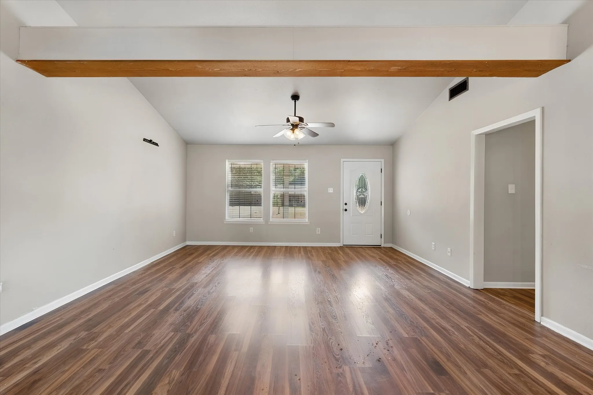 Single Family Residence For Sale in Freestone County , 825 Southwood, Fairfield, Texas 75840, 4 Bedroom, 2 Bathroom, Garage spaces, 1,400 Sqft, built in 1987, mls#21367193, Real Estate Agent in Fairfield, Homes For Sale in Freestone county, Homes For Sale in Fairfield, Realtor in Fairfield Texas, Real Estate Brokerage Independent Realty Texas, Luminita Cordes Realtor