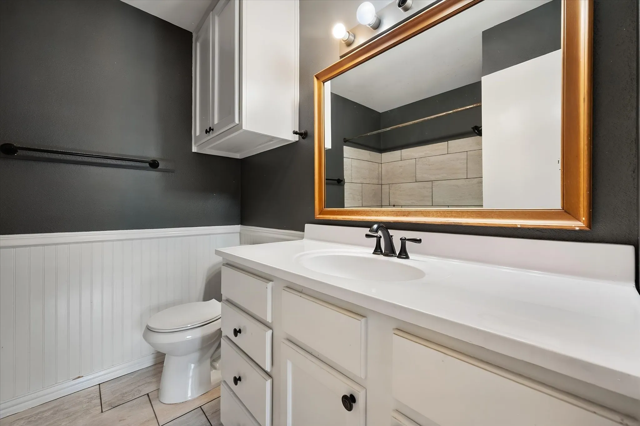 Guest bath with tub shower combo