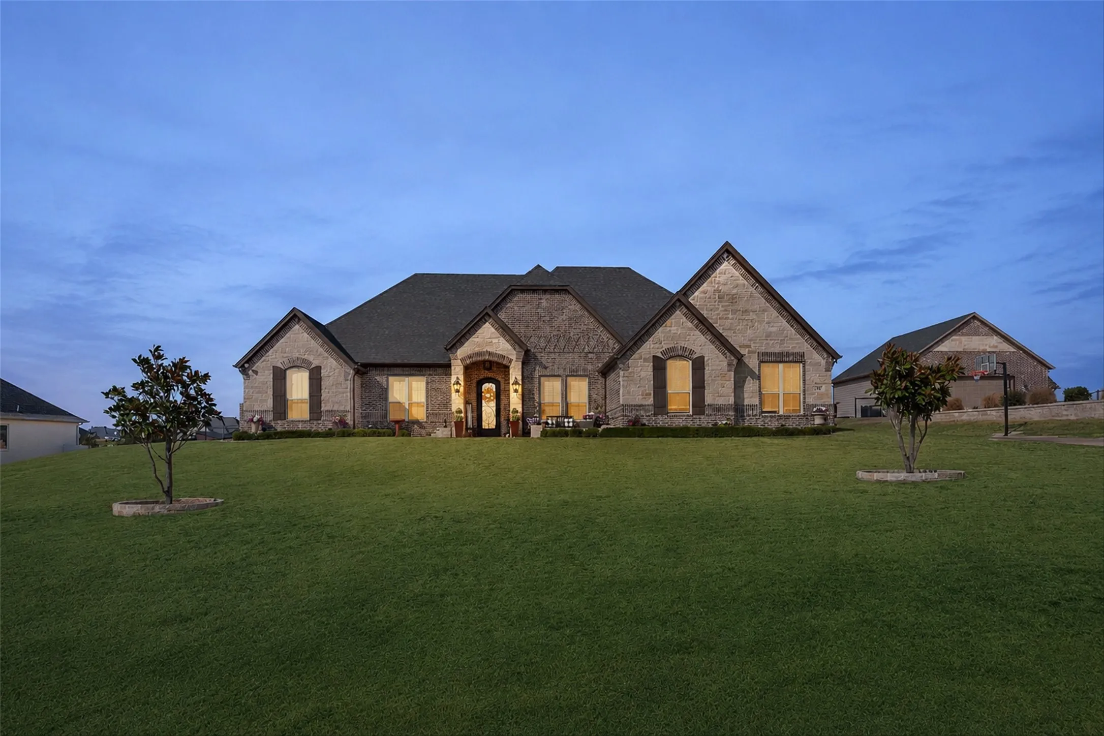 Single Family Residence For Sale in Hood County , 329 Kenyon Court, Granbury, Texas 76049, 5 Bedroom, 3 Bathroom, 3 Garage spaces, 3,070 Sqft, built in 2018, mls#21374515, Real Estate Agent in Granbury, Homes For Sale in Hood county, Homes For Sale in Granbury, Realtor in Granbury Texas, Real Estate Brokerage Independent Realty Texas, Luminita Cordes Realtor