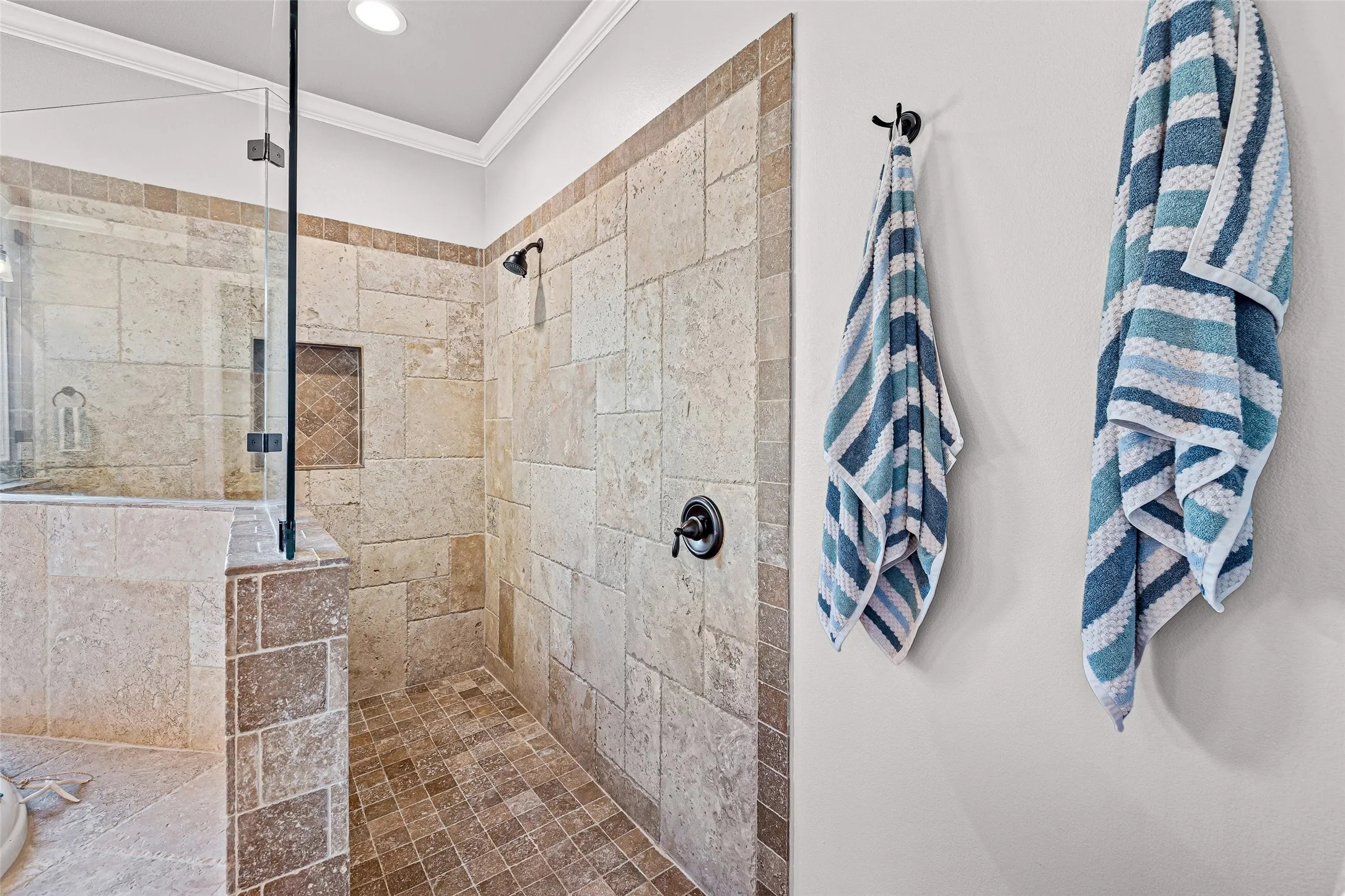 Single Family Residence For Sale in Hood County , 329 Kenyon Court, Granbury, Texas 76049, 5 Bedroom, 3 Bathroom, 3 Garage spaces, 3,070 Sqft, built in 2018, mls#21374515, Real Estate Agent in Granbury, Homes For Sale in Hood county, Homes For Sale in Granbury, Realtor in Granbury Texas, Real Estate Brokerage Independent Realty Texas, Luminita Cordes Realtor