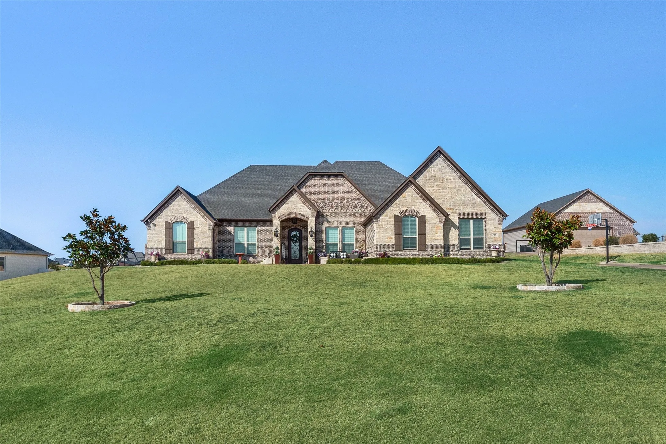 Single Family Residence For Sale in Hood County , 329 Kenyon Court, Granbury, Texas 76049, 5 Bedroom, 3 Bathroom, 3 Garage spaces, 3,070 Sqft, built in 2018, mls#21374515, Real Estate Agent in Granbury, Homes For Sale in Hood county, Homes For Sale in Granbury, Realtor in Granbury Texas, Real Estate Brokerage Independent Realty Texas, Luminita Cordes Realtor