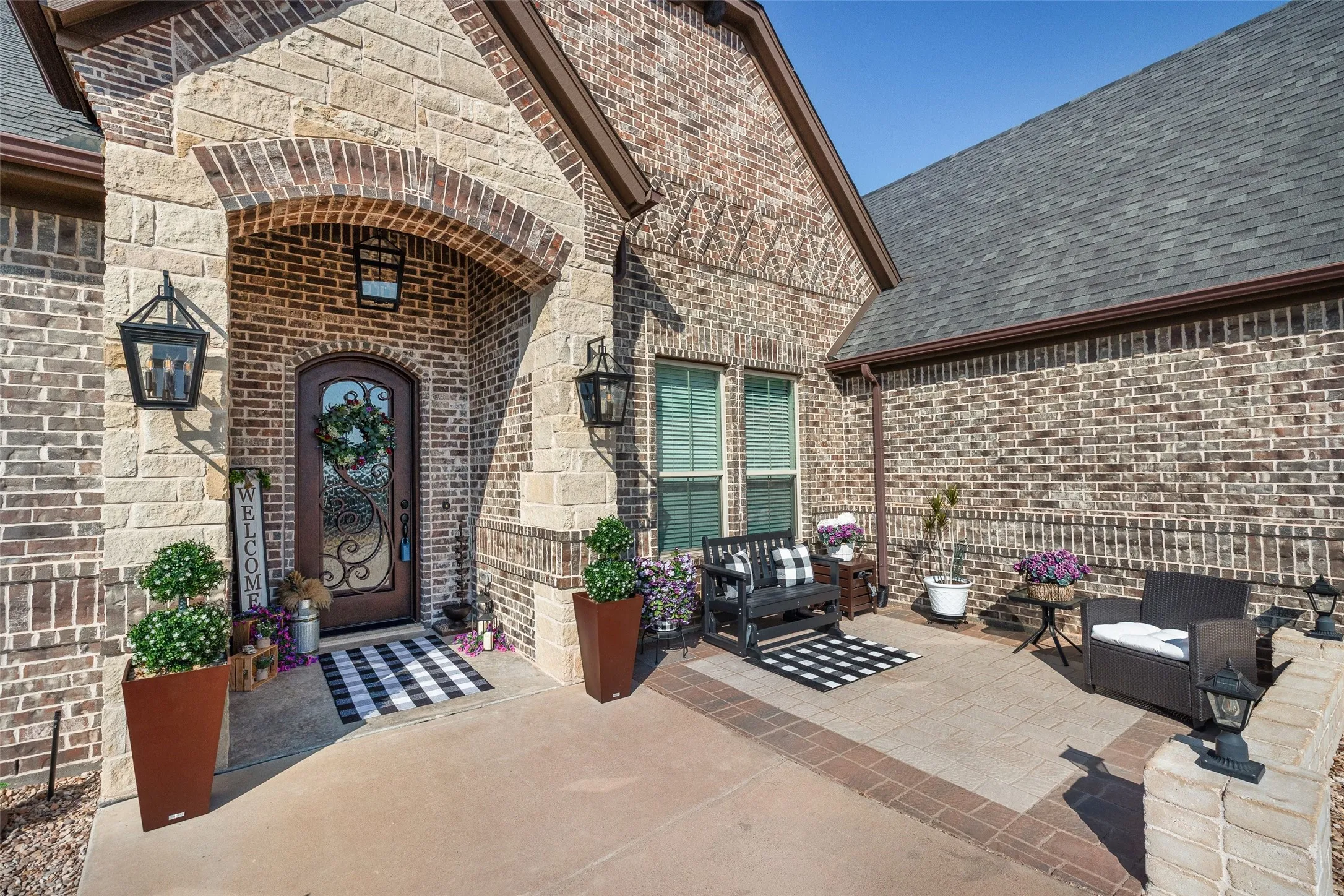 Single Family Residence For Sale in Hood County , 329 Kenyon Court, Granbury, Texas 76049, 5 Bedroom, 3 Bathroom, 3 Garage spaces, 3,070 Sqft, built in 2018, mls#21374515, Real Estate Agent in Granbury, Homes For Sale in Hood county, Homes For Sale in Granbury, Realtor in Granbury Texas, Real Estate Brokerage Independent Realty Texas, Luminita Cordes Realtor
