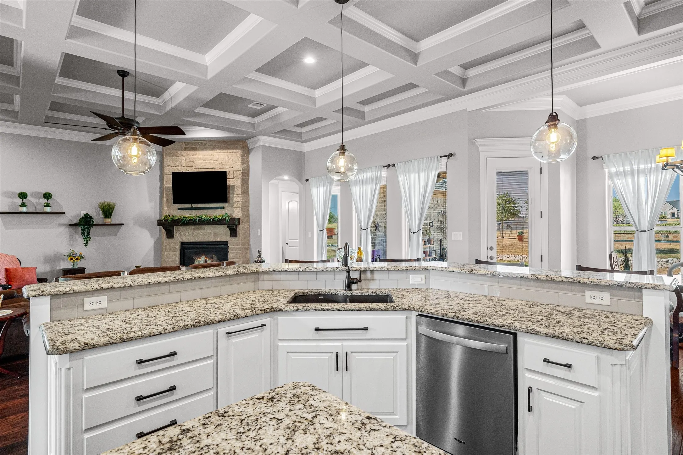 Single Family Residence For Sale in Hood County , 329 Kenyon Court, Granbury, Texas 76049, 5 Bedroom, 3 Bathroom, 3 Garage spaces, 3,070 Sqft, built in 2018, mls#21374515, Real Estate Agent in Granbury, Homes For Sale in Hood county, Homes For Sale in Granbury, Realtor in Granbury Texas, Real Estate Brokerage Independent Realty Texas, Luminita Cordes Realtor