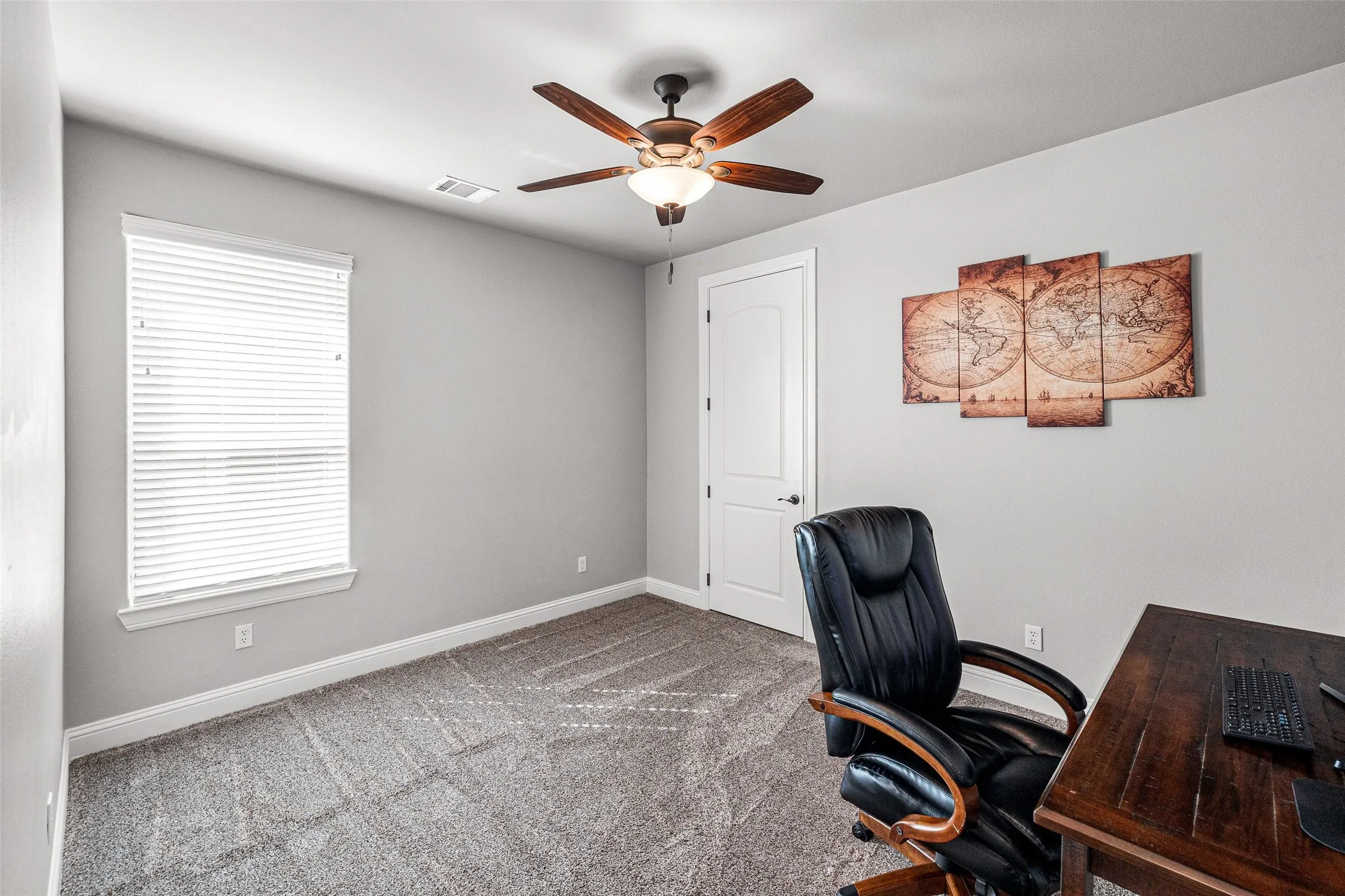 Single Family Residence For Sale in Hood County , 329 Kenyon Court, Granbury, Texas 76049, 5 Bedroom, 3 Bathroom, 3 Garage spaces, 3,070 Sqft, built in 2018, mls#21374515, Real Estate Agent in Granbury, Homes For Sale in Hood county, Homes For Sale in Granbury, Realtor in Granbury Texas, Real Estate Brokerage Independent Realty Texas, Luminita Cordes Realtor