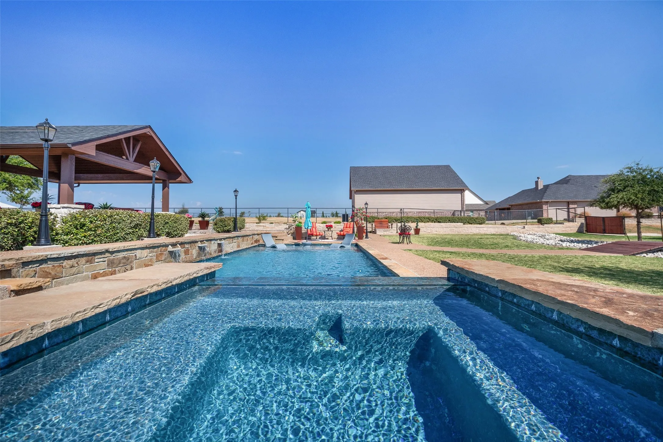 Single Family Residence For Sale in Hood County , 329 Kenyon Court, Granbury, Texas 76049, 5 Bedroom, 3 Bathroom, 3 Garage spaces, 3,070 Sqft, built in 2018, mls#21374515, Real Estate Agent in Granbury, Homes For Sale in Hood county, Homes For Sale in Granbury, Realtor in Granbury Texas, Real Estate Brokerage Independent Realty Texas, Luminita Cordes Realtor