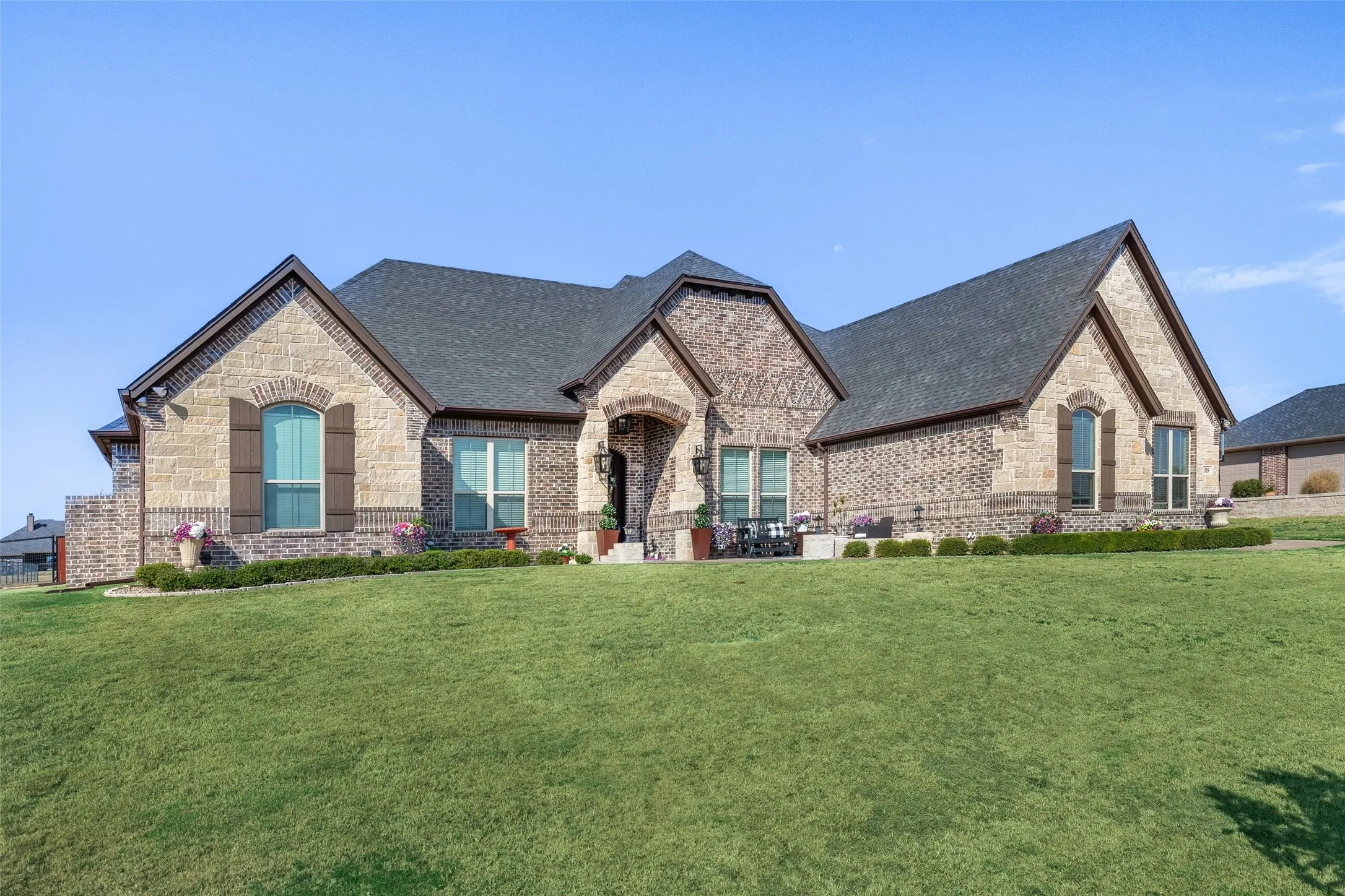 Single Family Residence For Sale in Hood County , 329 Kenyon Court, Granbury, Texas 76049, 5 Bedroom, 3 Bathroom, 3 Garage spaces, 3,070 Sqft, built in 2018, mls#21374515, Real Estate Agent in Granbury, Homes For Sale in Hood county, Homes For Sale in Granbury, Realtor in Granbury Texas, Real Estate Brokerage Independent Realty Texas, Luminita Cordes Realtor