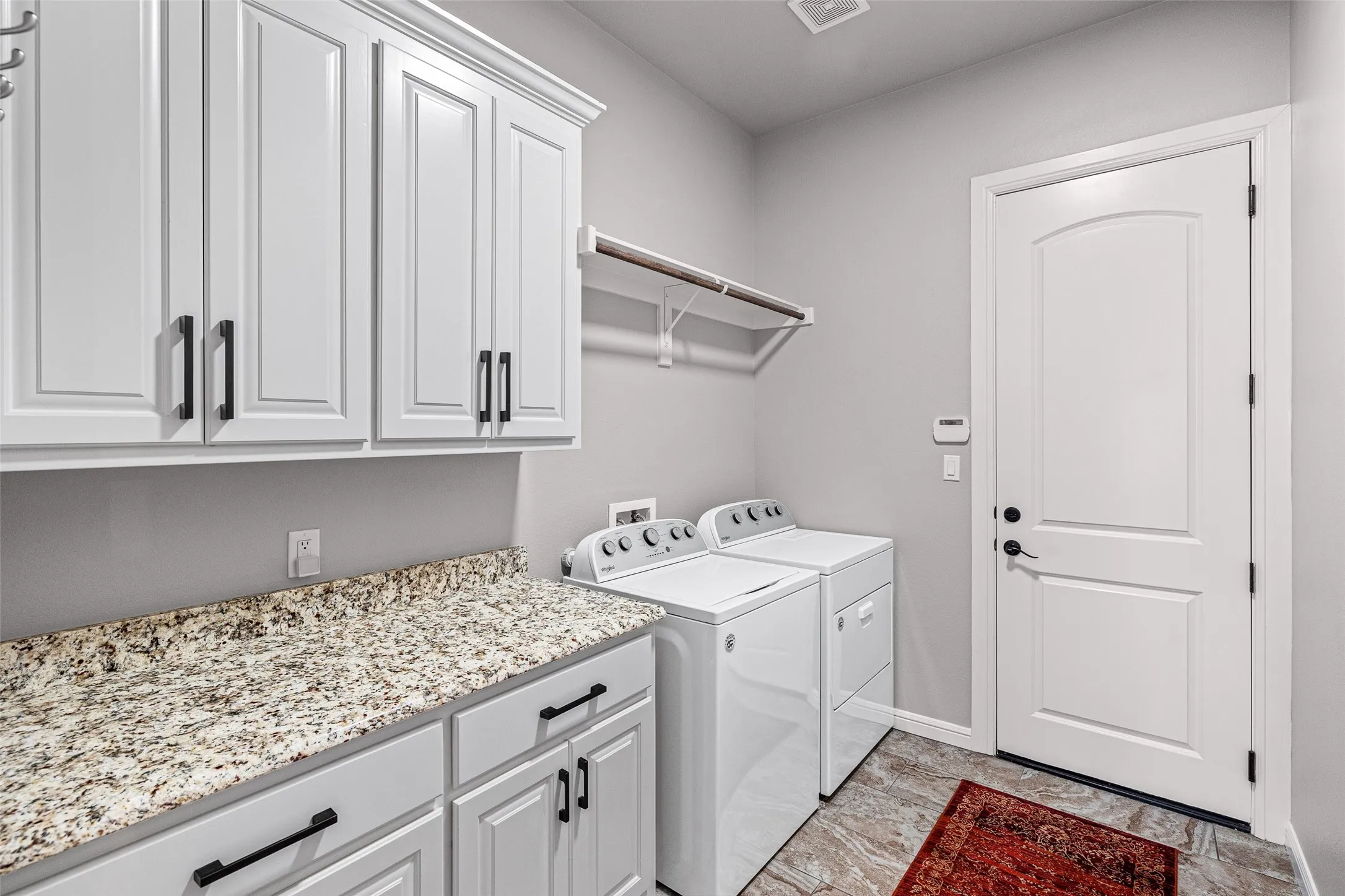 Single Family Residence For Sale in Hood County , 329 Kenyon Court, Granbury, Texas 76049, 5 Bedroom, 3 Bathroom, 3 Garage spaces, 3,070 Sqft, built in 2018, mls#21374515, Real Estate Agent in Granbury, Homes For Sale in Hood county, Homes For Sale in Granbury, Realtor in Granbury Texas, Real Estate Brokerage Independent Realty Texas, Luminita Cordes Realtor