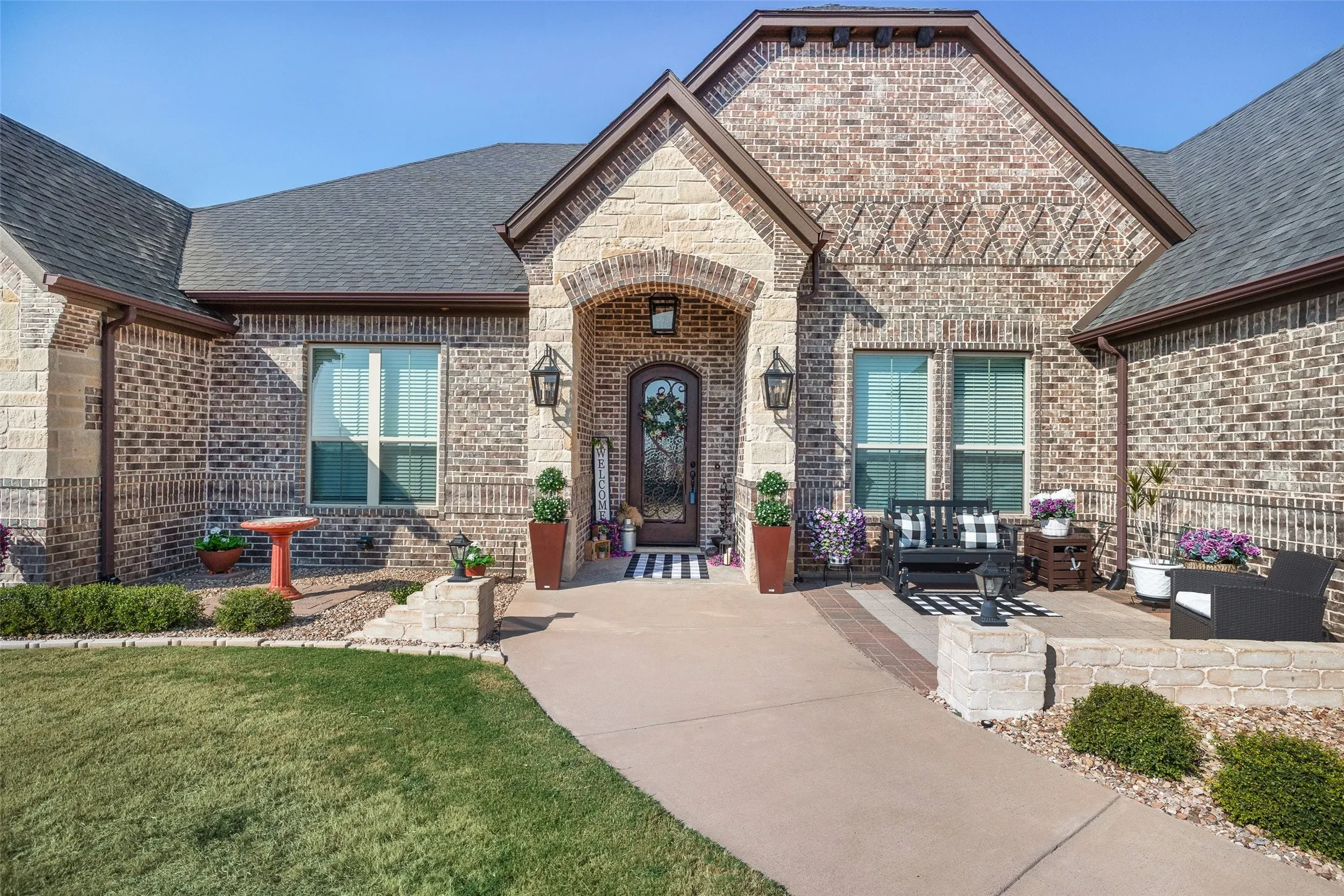 Single Family Residence For Sale in Hood County , 329 Kenyon Court, Granbury, Texas 76049, 5 Bedroom, 3 Bathroom, 3 Garage spaces, 3,070 Sqft, built in 2018, mls#21374515, Real Estate Agent in Granbury, Homes For Sale in Hood county, Homes For Sale in Granbury, Realtor in Granbury Texas, Real Estate Brokerage Independent Realty Texas, Luminita Cordes Realtor