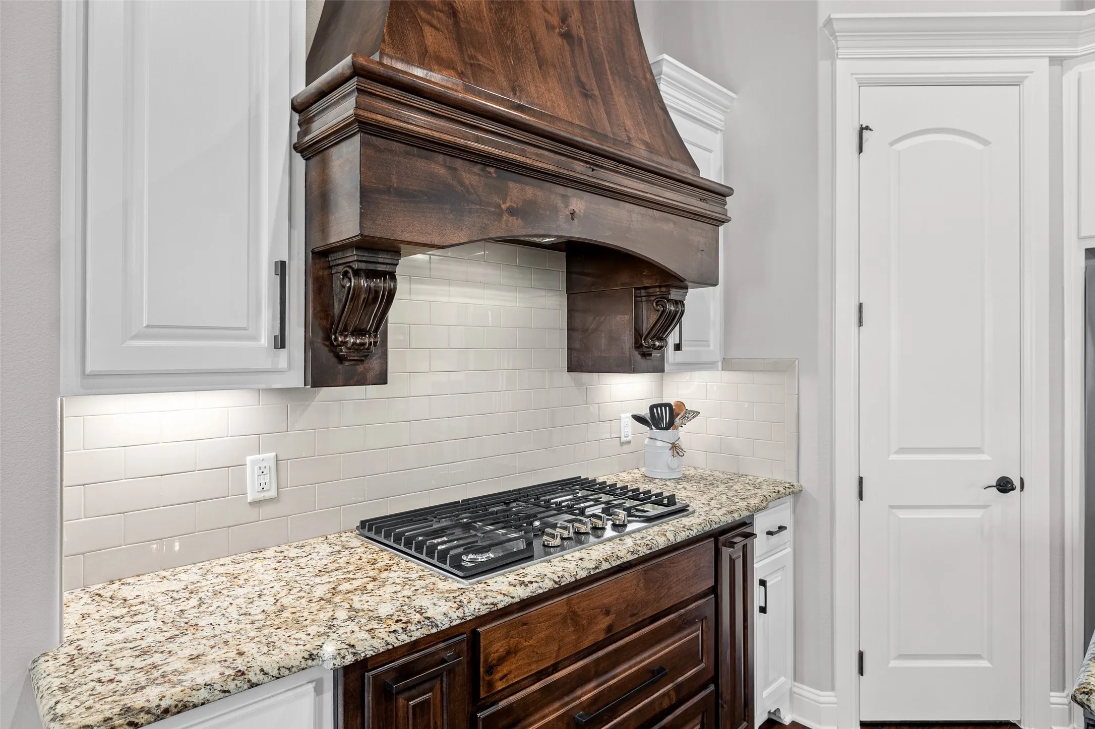 Single Family Residence For Sale in Hood County , 329 Kenyon Court, Granbury, Texas 76049, 5 Bedroom, 3 Bathroom, 3 Garage spaces, 3,070 Sqft, built in 2018, mls#21374515, Real Estate Agent in Granbury, Homes For Sale in Hood county, Homes For Sale in Granbury, Realtor in Granbury Texas, Real Estate Brokerage Independent Realty Texas, Luminita Cordes Realtor