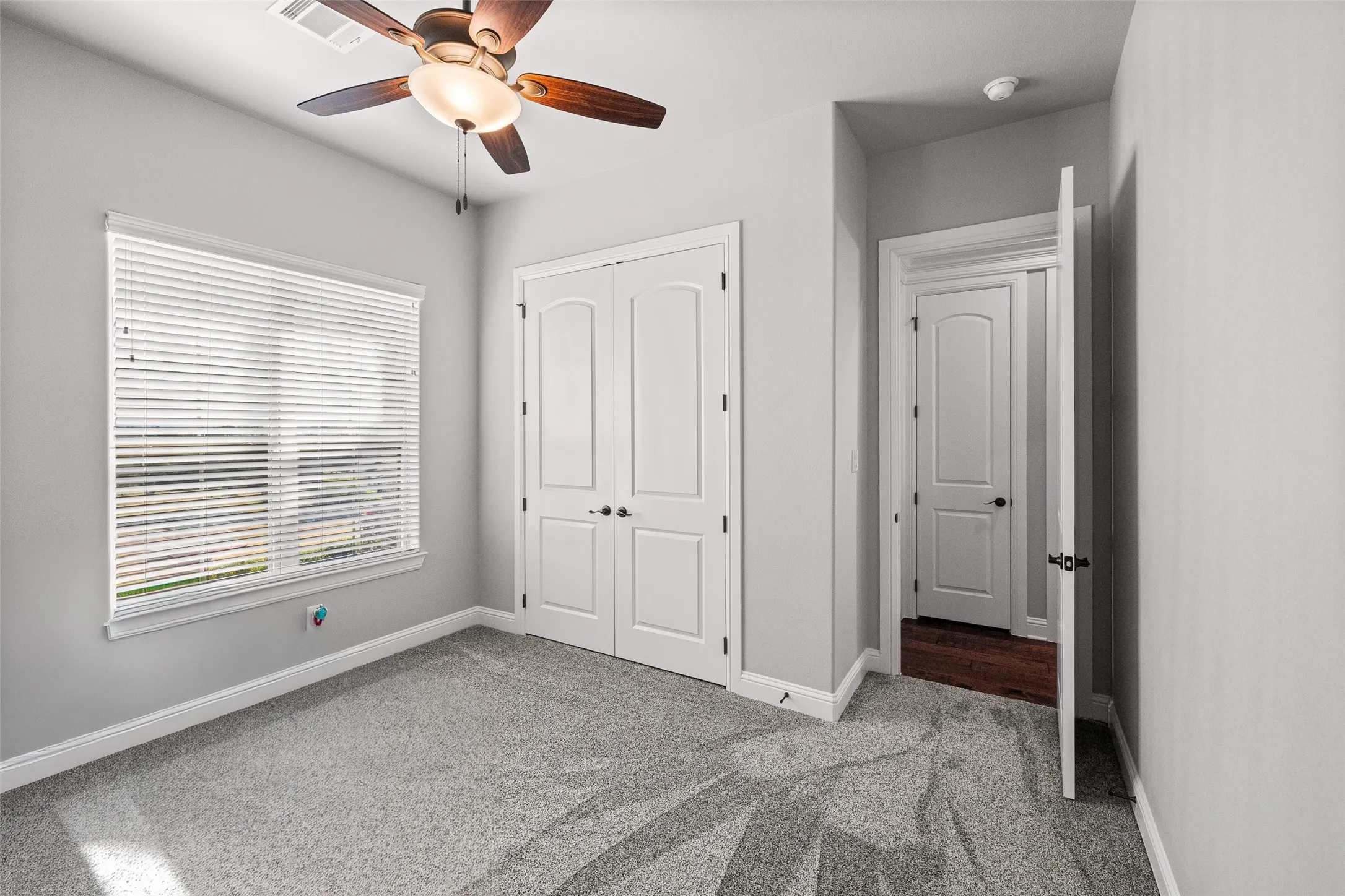 Single Family Residence For Sale in Hood County , 329 Kenyon Court, Granbury, Texas 76049, 5 Bedroom, 3 Bathroom, 3 Garage spaces, 3,070 Sqft, built in 2018, mls#21374515, Real Estate Agent in Granbury, Homes For Sale in Hood county, Homes For Sale in Granbury, Realtor in Granbury Texas, Real Estate Brokerage Independent Realty Texas, Luminita Cordes Realtor
