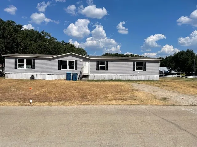 Manufactured Home For Sale in Henderson County , 106 Tres Lagos Circle, Gun Barrel City, Texas 75156, 4 Bedroom, 2 Bathroom, Garage spaces, 1,872 Sqft, built in 2019, mls#21374522, Real Estate Agent in Gun Barrel City, Homes For Sale in Henderson county, Homes For Sale in Gun Barrel City, Realtor in Gun Barrel City Texas, Real Estate Brokerage Independent Realty Texas, Luminita Cordes Realtor