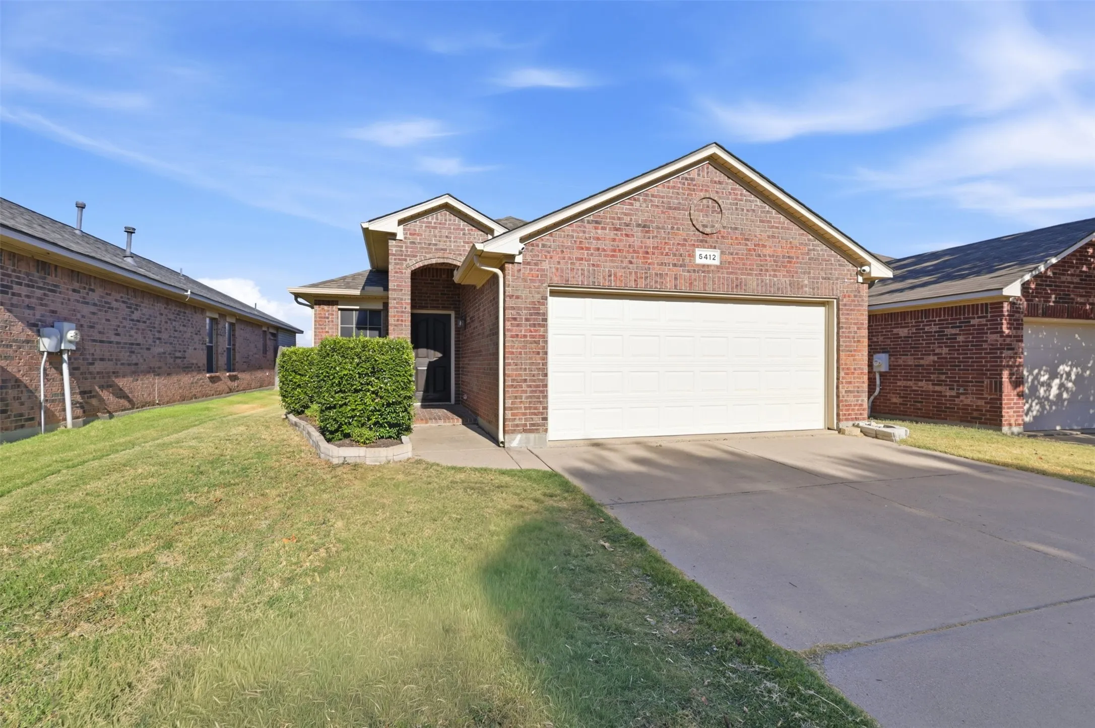 Single Family Residence For Rent in Tarrant County , 5412 Austin Ridge Drive, Fort Worth, Texas 76179, 3 Bedroom, 2 Bathroom, 2 Garage spaces, 1,400 Sqft, built in 2008, mls#21374525, Real Estate Agent in Fort Worth, Homes For Rent in Tarrant county, Homes For Rent in Fort Worth, Realtor in Fort Worth Texas, Real Estate Brokerage Independent Realty Texas, Luminita Cordes Realtor