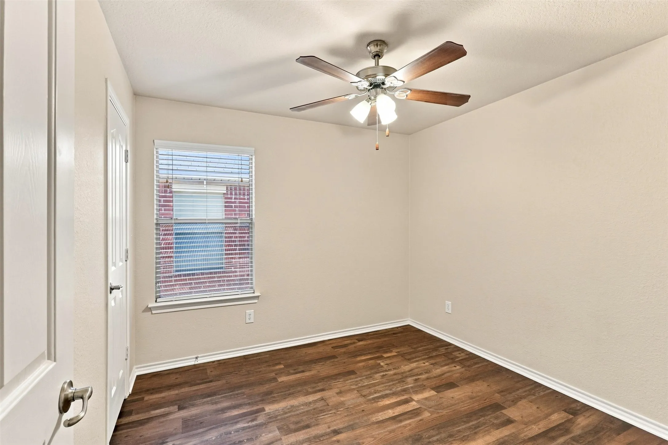 Single Family Residence For Rent in Tarrant County , 5412 Austin Ridge Drive, Fort Worth, Texas 76179, 3 Bedroom, 2 Bathroom, 2 Garage spaces, 1,400 Sqft, built in 2008, mls#21374525, Real Estate Agent in Fort Worth, Homes For Rent in Tarrant county, Homes For Rent in Fort Worth, Realtor in Fort Worth Texas, Real Estate Brokerage Independent Realty Texas, Luminita Cordes Realtor