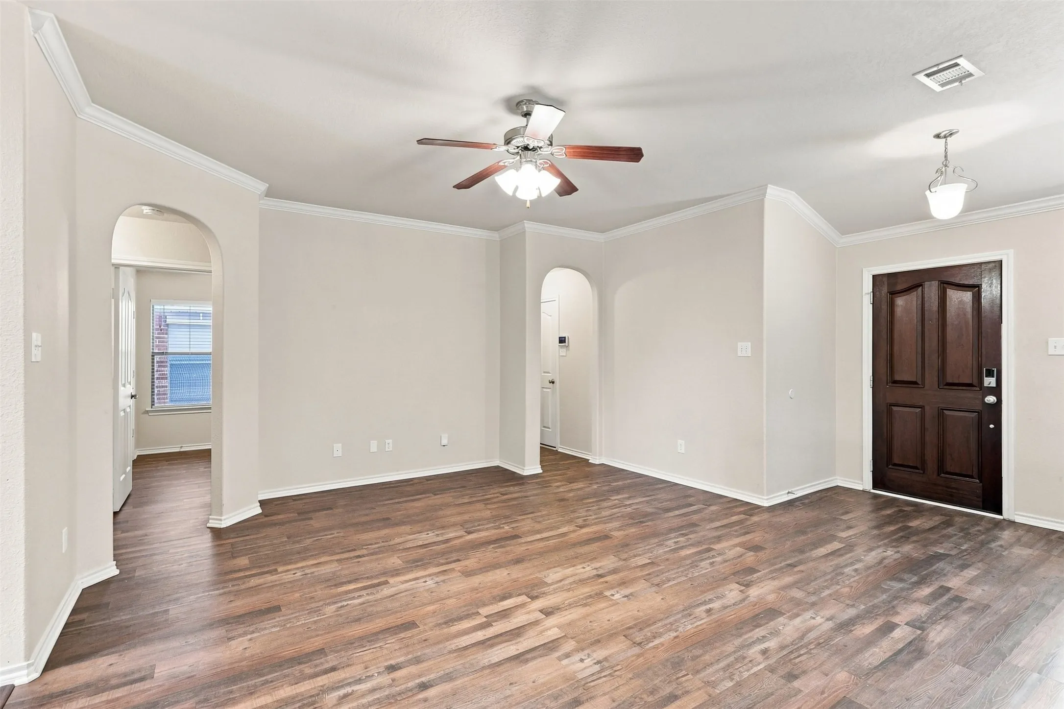 Single Family Residence For Rent in Tarrant County , 5412 Austin Ridge Drive, Fort Worth, Texas 76179, 3 Bedroom, 2 Bathroom, 2 Garage spaces, 1,400 Sqft, built in 2008, mls#21374525, Real Estate Agent in Fort Worth, Homes For Rent in Tarrant county, Homes For Rent in Fort Worth, Realtor in Fort Worth Texas, Real Estate Brokerage Independent Realty Texas, Luminita Cordes Realtor