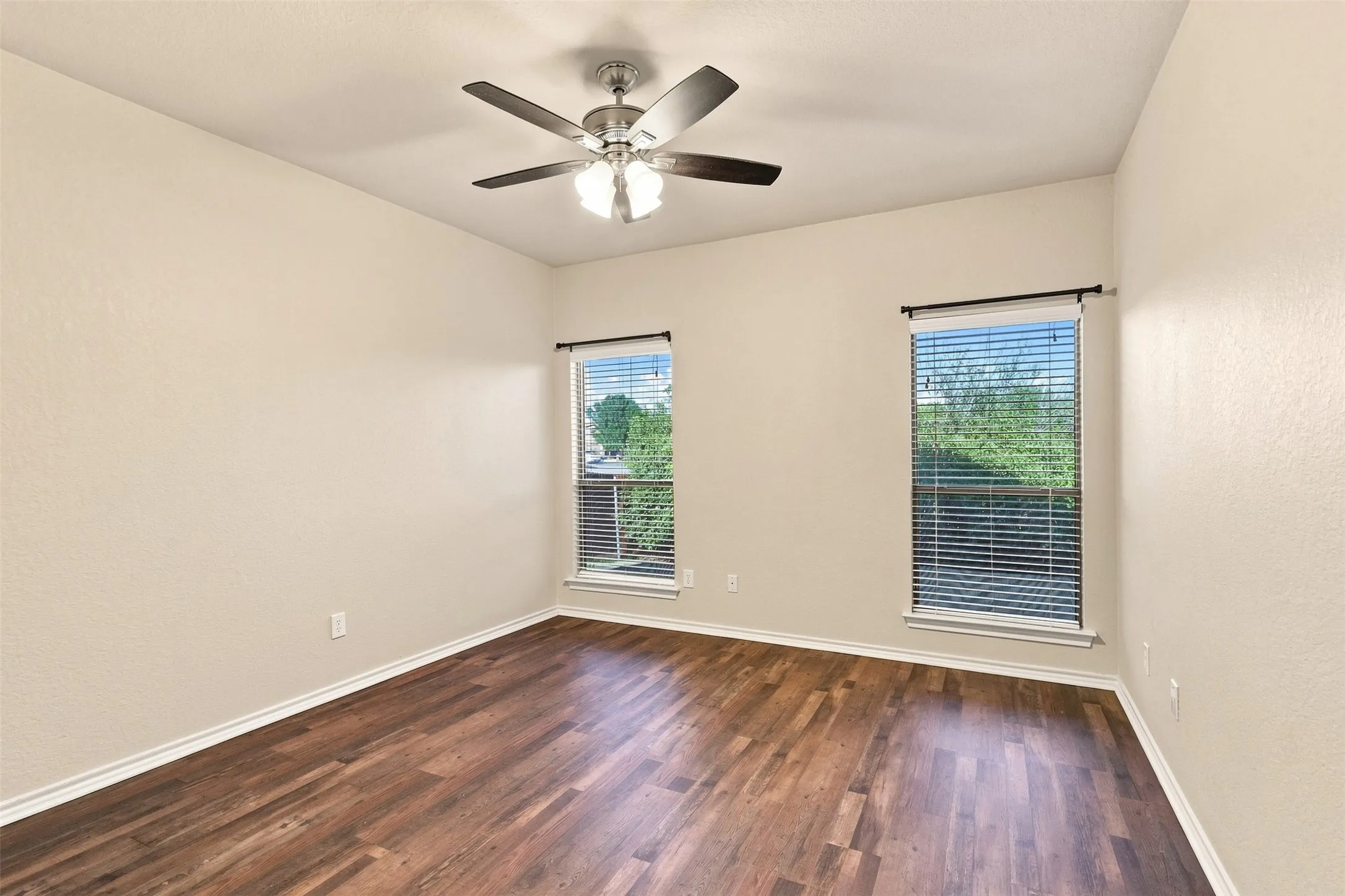 Single Family Residence For Rent in Tarrant County , 5412 Austin Ridge Drive, Fort Worth, Texas 76179, 3 Bedroom, 2 Bathroom, 2 Garage spaces, 1,400 Sqft, built in 2008, mls#21374525, Real Estate Agent in Fort Worth, Homes For Rent in Tarrant county, Homes For Rent in Fort Worth, Realtor in Fort Worth Texas, Real Estate Brokerage Independent Realty Texas, Luminita Cordes Realtor