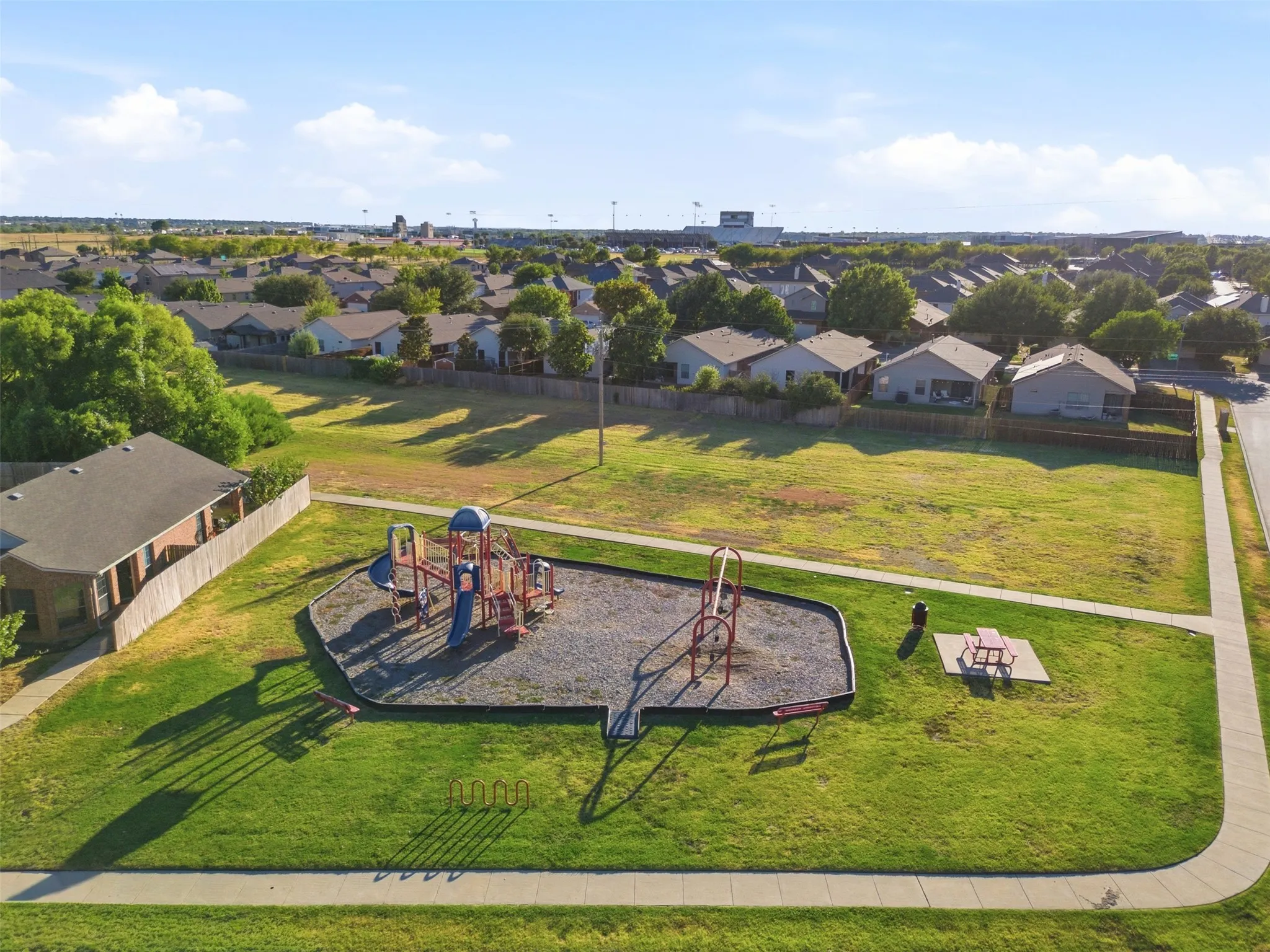 Single Family Residence For Rent in Tarrant County , 5412 Austin Ridge Drive, Fort Worth, Texas 76179, 3 Bedroom, 2 Bathroom, 2 Garage spaces, 1,400 Sqft, built in 2008, mls#21374525, Real Estate Agent in Fort Worth, Homes For Rent in Tarrant county, Homes For Rent in Fort Worth, Realtor in Fort Worth Texas, Real Estate Brokerage Independent Realty Texas, Luminita Cordes Realtor