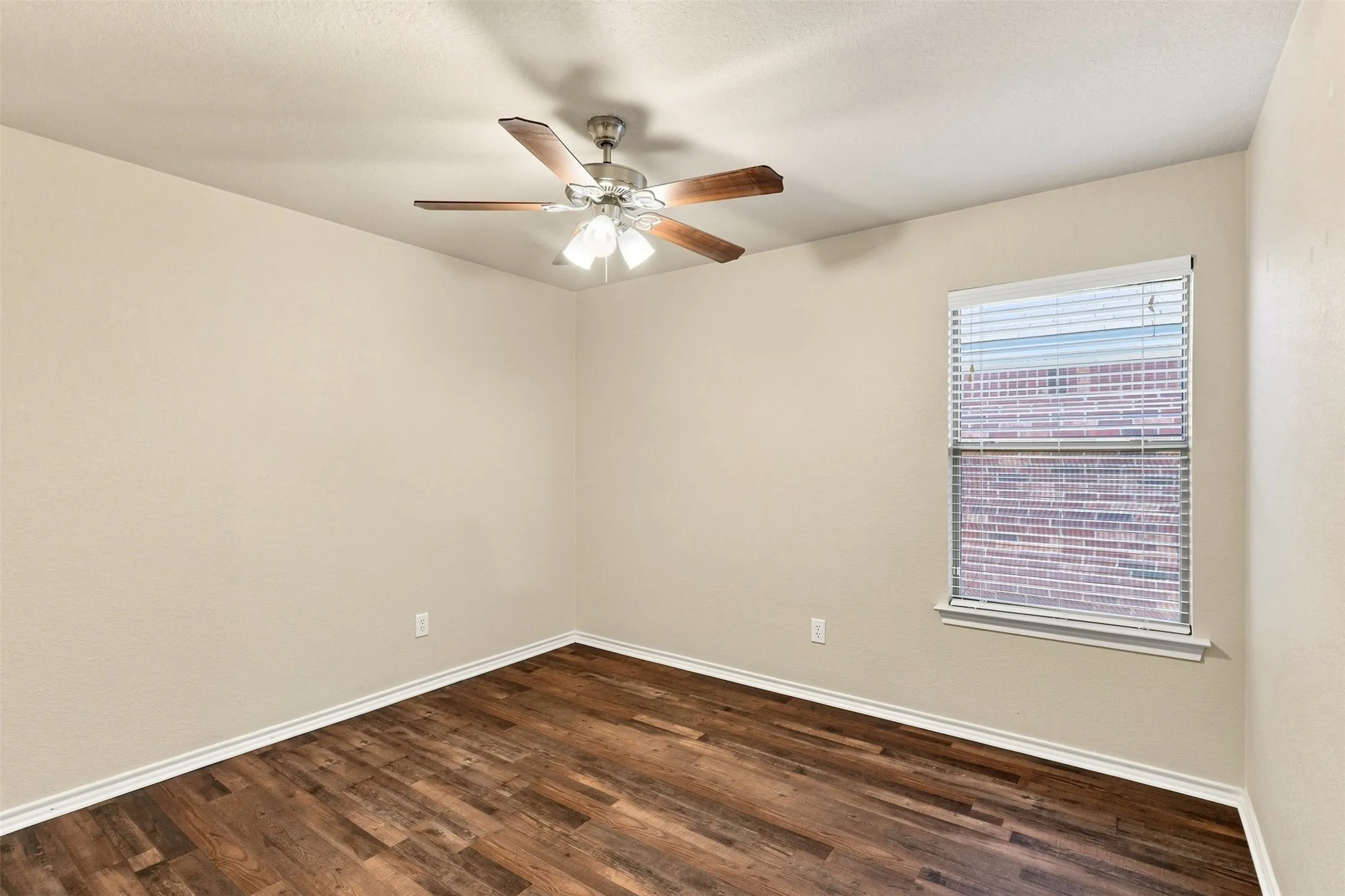 Single Family Residence For Rent in Tarrant County , 5412 Austin Ridge Drive, Fort Worth, Texas 76179, 3 Bedroom, 2 Bathroom, 2 Garage spaces, 1,400 Sqft, built in 2008, mls#21374525, Real Estate Agent in Fort Worth, Homes For Rent in Tarrant county, Homes For Rent in Fort Worth, Realtor in Fort Worth Texas, Real Estate Brokerage Independent Realty Texas, Luminita Cordes Realtor