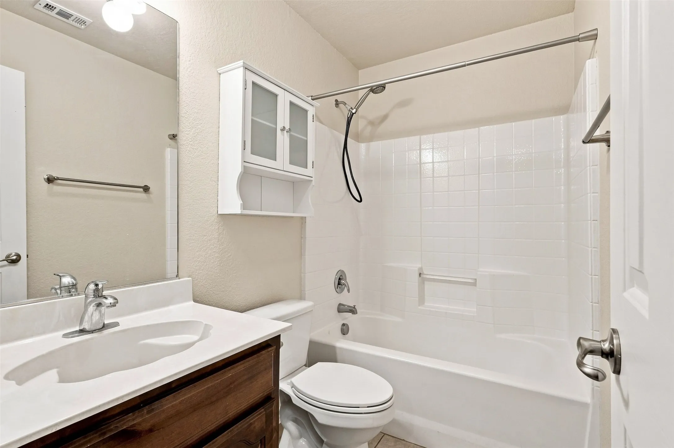 Single Family Residence For Rent in Tarrant County , 5412 Austin Ridge Drive, Fort Worth, Texas 76179, 3 Bedroom, 2 Bathroom, 2 Garage spaces, 1,400 Sqft, built in 2008, mls#21374525, Real Estate Agent in Fort Worth, Homes For Rent in Tarrant county, Homes For Rent in Fort Worth, Realtor in Fort Worth Texas, Real Estate Brokerage Independent Realty Texas, Luminita Cordes Realtor