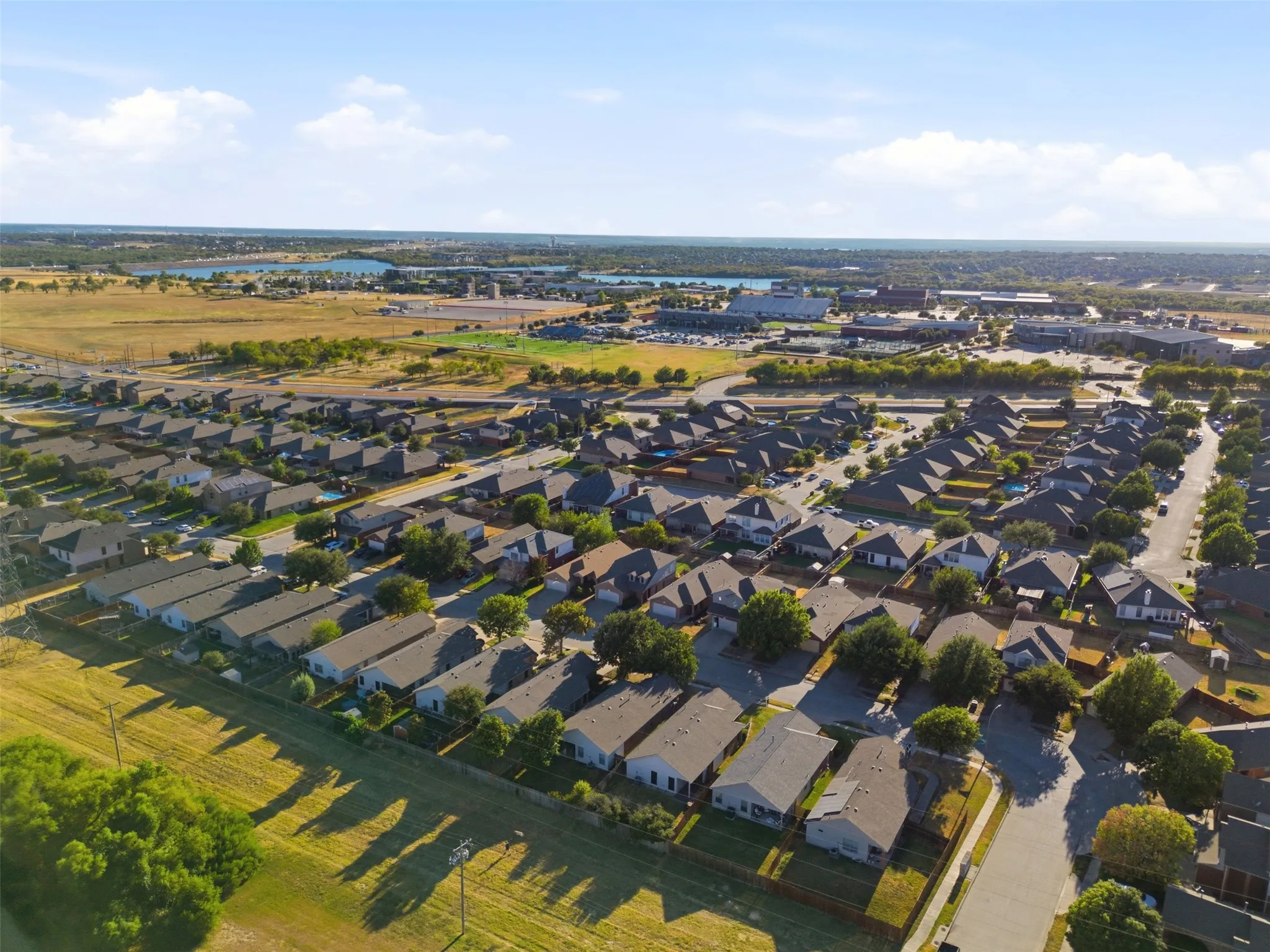 Single Family Residence For Rent in Tarrant County , 5412 Austin Ridge Drive, Fort Worth, Texas 76179, 3 Bedroom, 2 Bathroom, 2 Garage spaces, 1,400 Sqft, built in 2008, mls#21374525, Real Estate Agent in Fort Worth, Homes For Rent in Tarrant county, Homes For Rent in Fort Worth, Realtor in Fort Worth Texas, Real Estate Brokerage Independent Realty Texas, Luminita Cordes Realtor