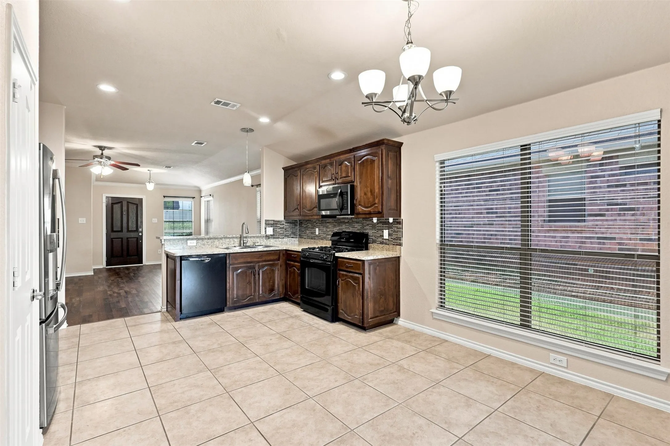 Single Family Residence For Rent in Tarrant County , 5412 Austin Ridge Drive, Fort Worth, Texas 76179, 3 Bedroom, 2 Bathroom, 2 Garage spaces, 1,400 Sqft, built in 2008, mls#21374525, Real Estate Agent in Fort Worth, Homes For Rent in Tarrant county, Homes For Rent in Fort Worth, Realtor in Fort Worth Texas, Real Estate Brokerage Independent Realty Texas, Luminita Cordes Realtor