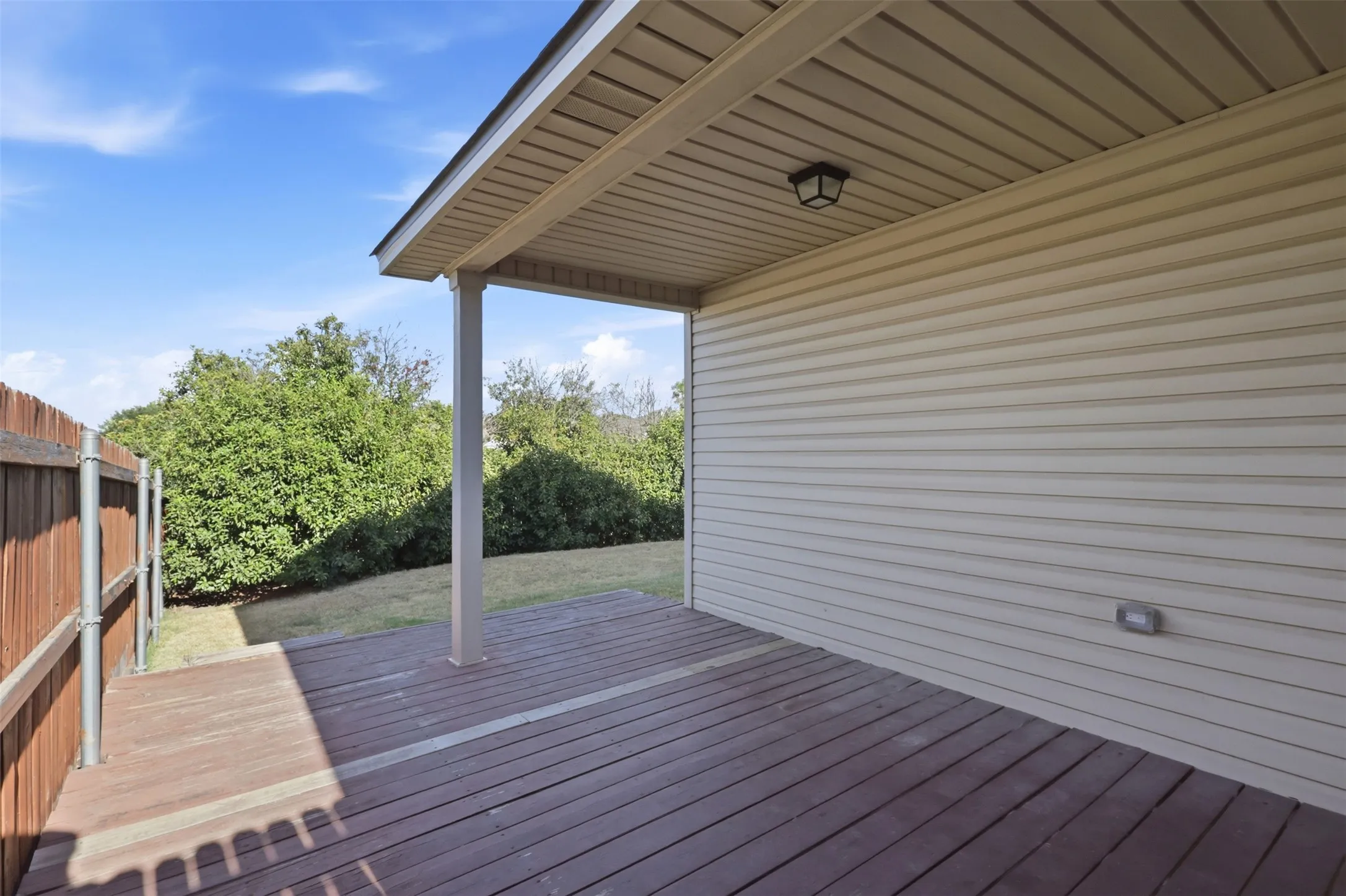 Single Family Residence For Rent in Tarrant County , 5412 Austin Ridge Drive, Fort Worth, Texas 76179, 3 Bedroom, 2 Bathroom, 2 Garage spaces, 1,400 Sqft, built in 2008, mls#21374525, Real Estate Agent in Fort Worth, Homes For Rent in Tarrant county, Homes For Rent in Fort Worth, Realtor in Fort Worth Texas, Real Estate Brokerage Independent Realty Texas, Luminita Cordes Realtor