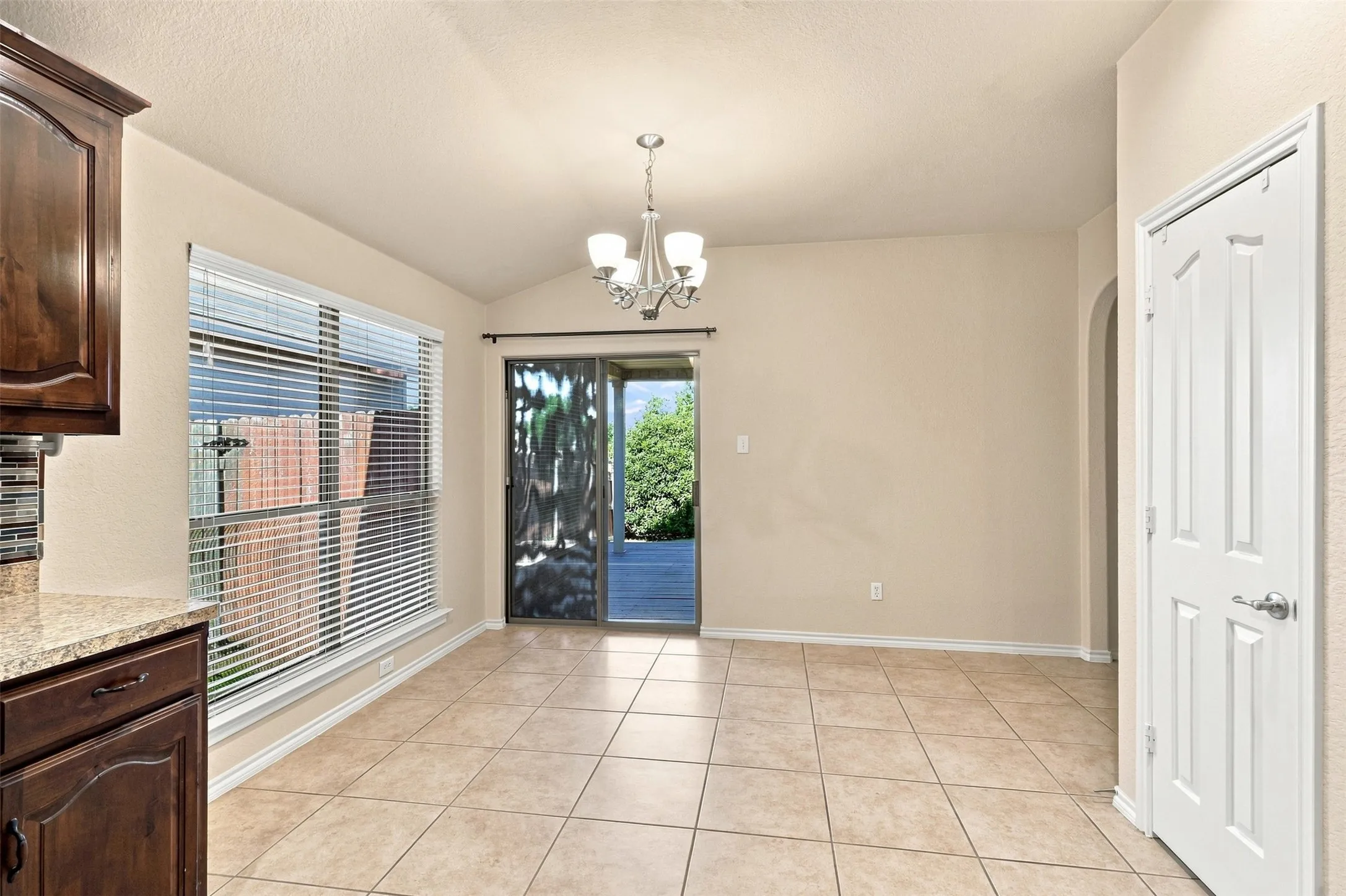Single Family Residence For Rent in Tarrant County , 5412 Austin Ridge Drive, Fort Worth, Texas 76179, 3 Bedroom, 2 Bathroom, 2 Garage spaces, 1,400 Sqft, built in 2008, mls#21374525, Real Estate Agent in Fort Worth, Homes For Rent in Tarrant county, Homes For Rent in Fort Worth, Realtor in Fort Worth Texas, Real Estate Brokerage Independent Realty Texas, Luminita Cordes Realtor